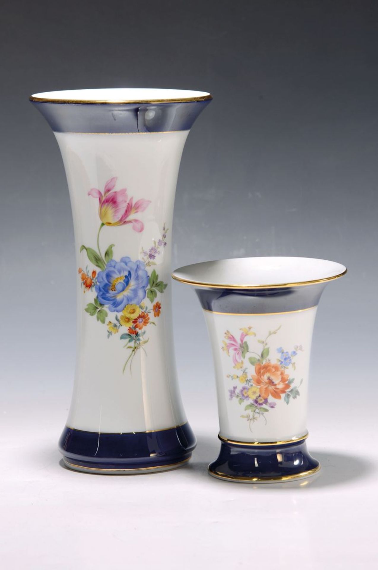 Zwei Vasen, Meissen, 60er Jahre, kobaltblauer Banddekor,