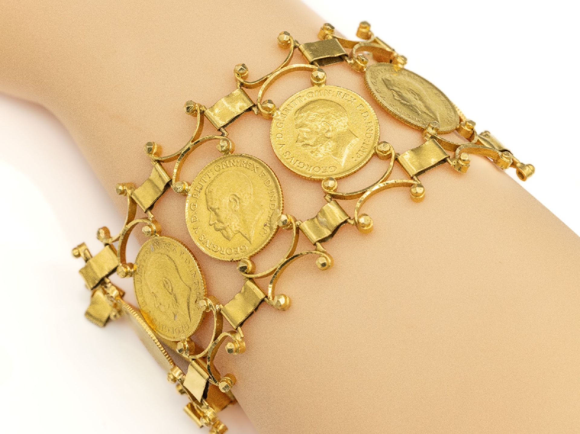 18 kt Gold Armband mit 8 Goldmünzen,   8 Sovereigns, 1925,