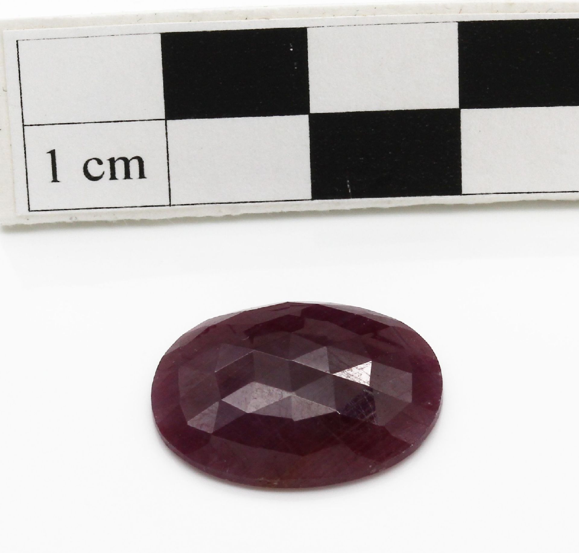 Loser ovalfacett. Rubin (beh.) ca. 14.13 ct Schätzpreis: