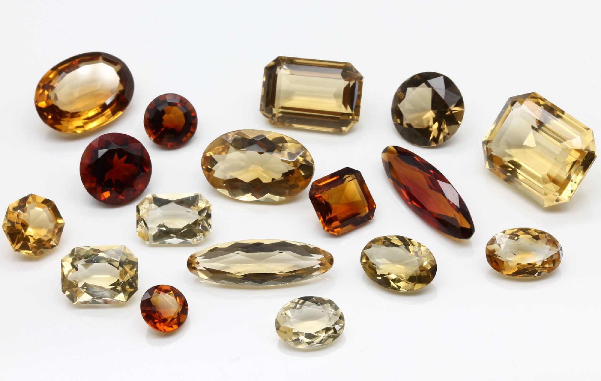 Lot lose Citrine zus. ca. 713,00 ct, versch. Größen,