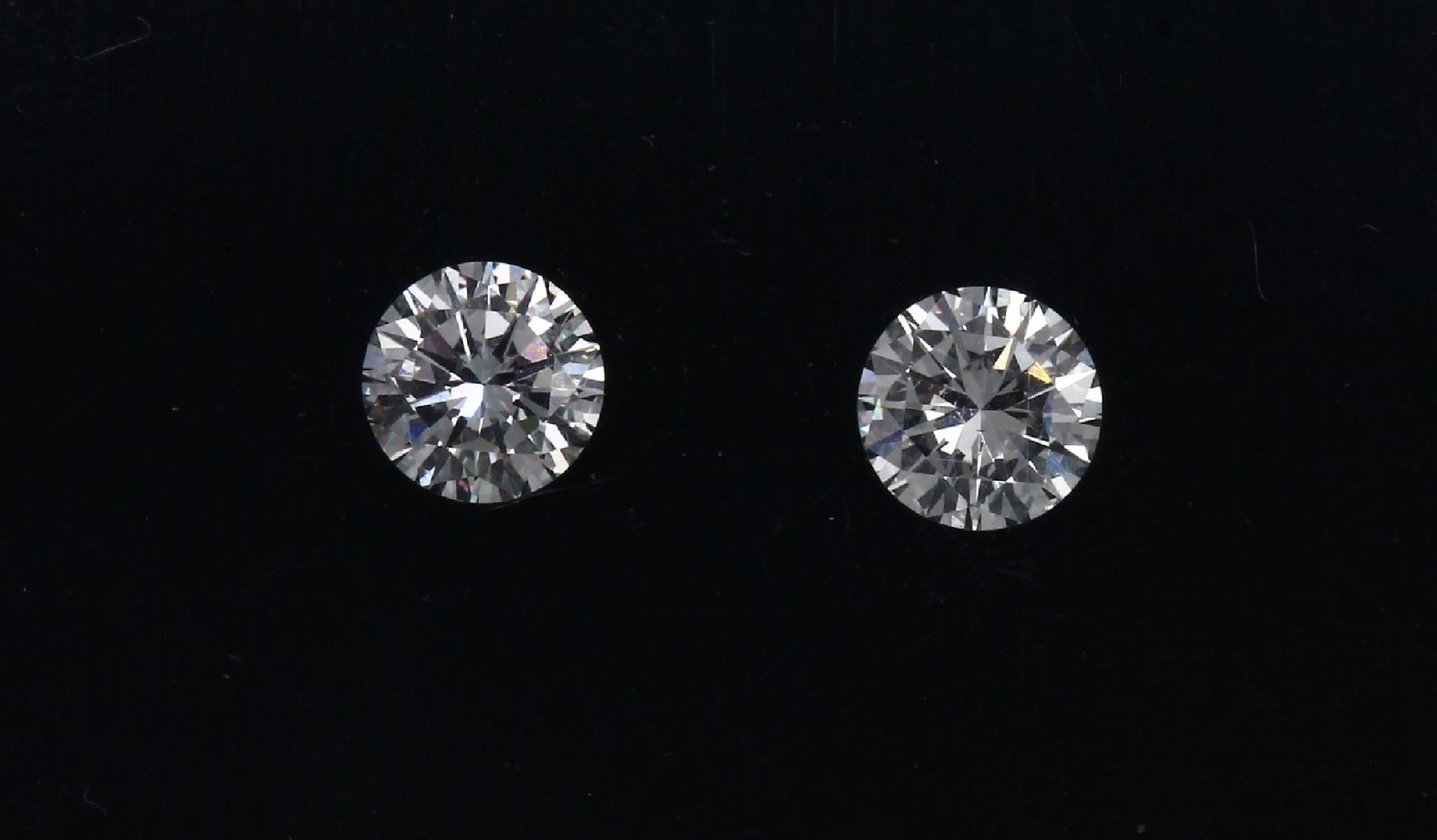 2 Brillanten zus. 0.512 ct feines Weiß+/vs, verplombt