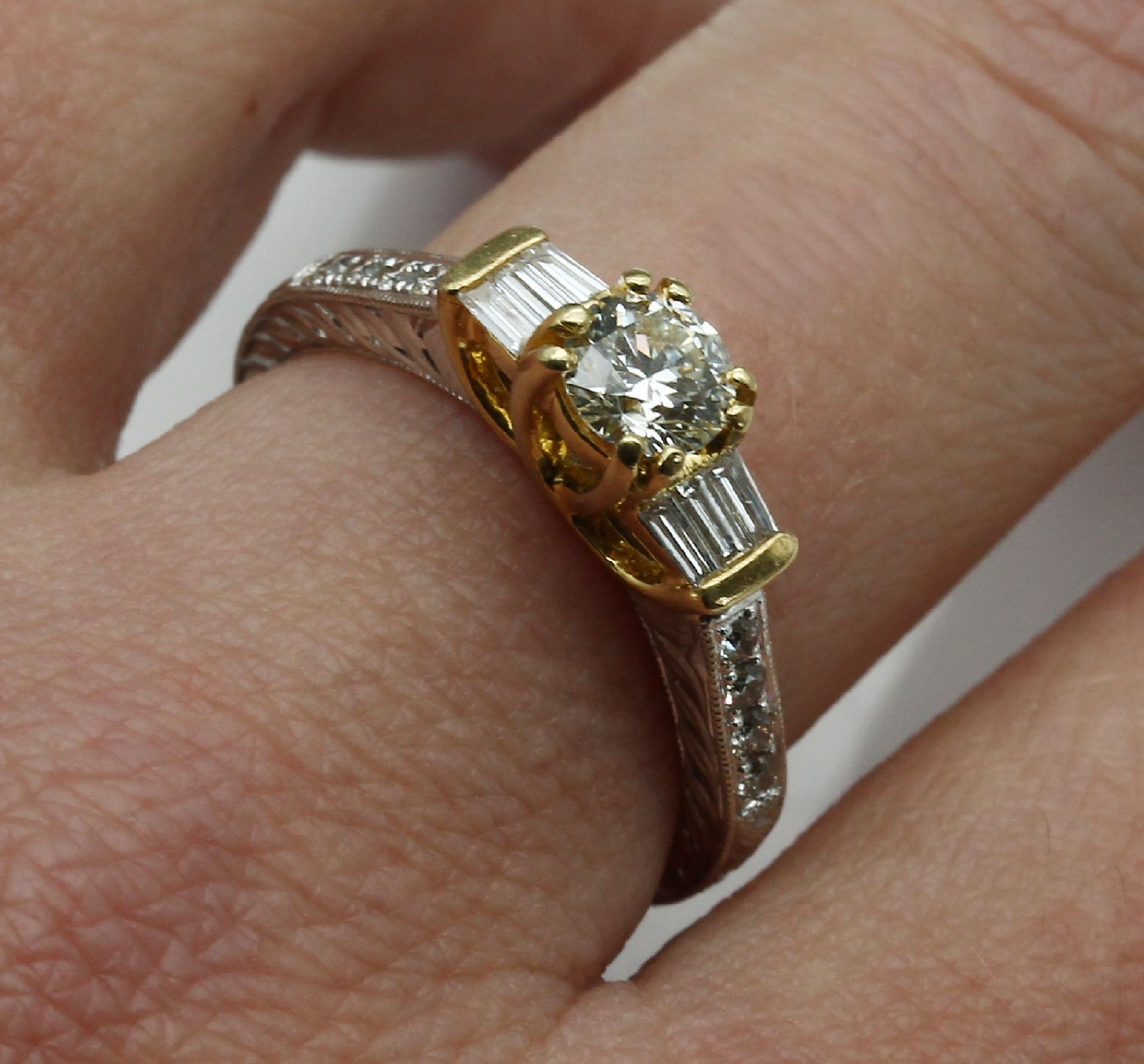 18 kt Gold Diamant-Ring, GG/WG 750/000, mittiger - Image 2 of 3