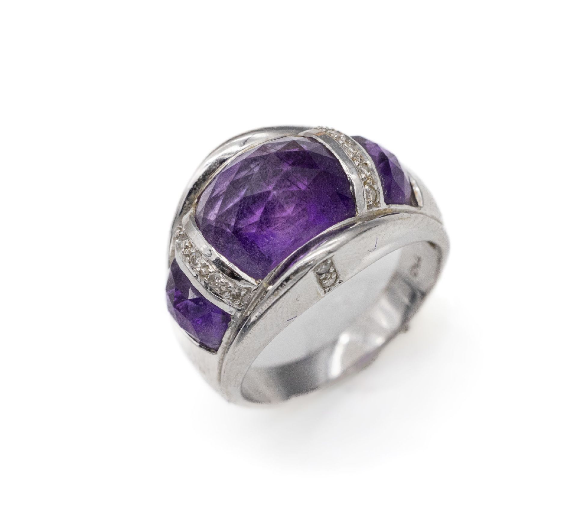 18 kt Gold Amethyst-Diamant-Ring,   WG 750/000, 3 facett.