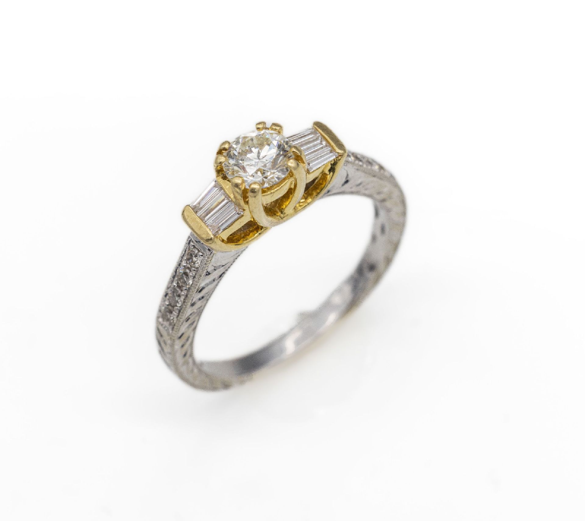 18 kt Gold Diamant-Ring, GG/WG 750/000, mittiger