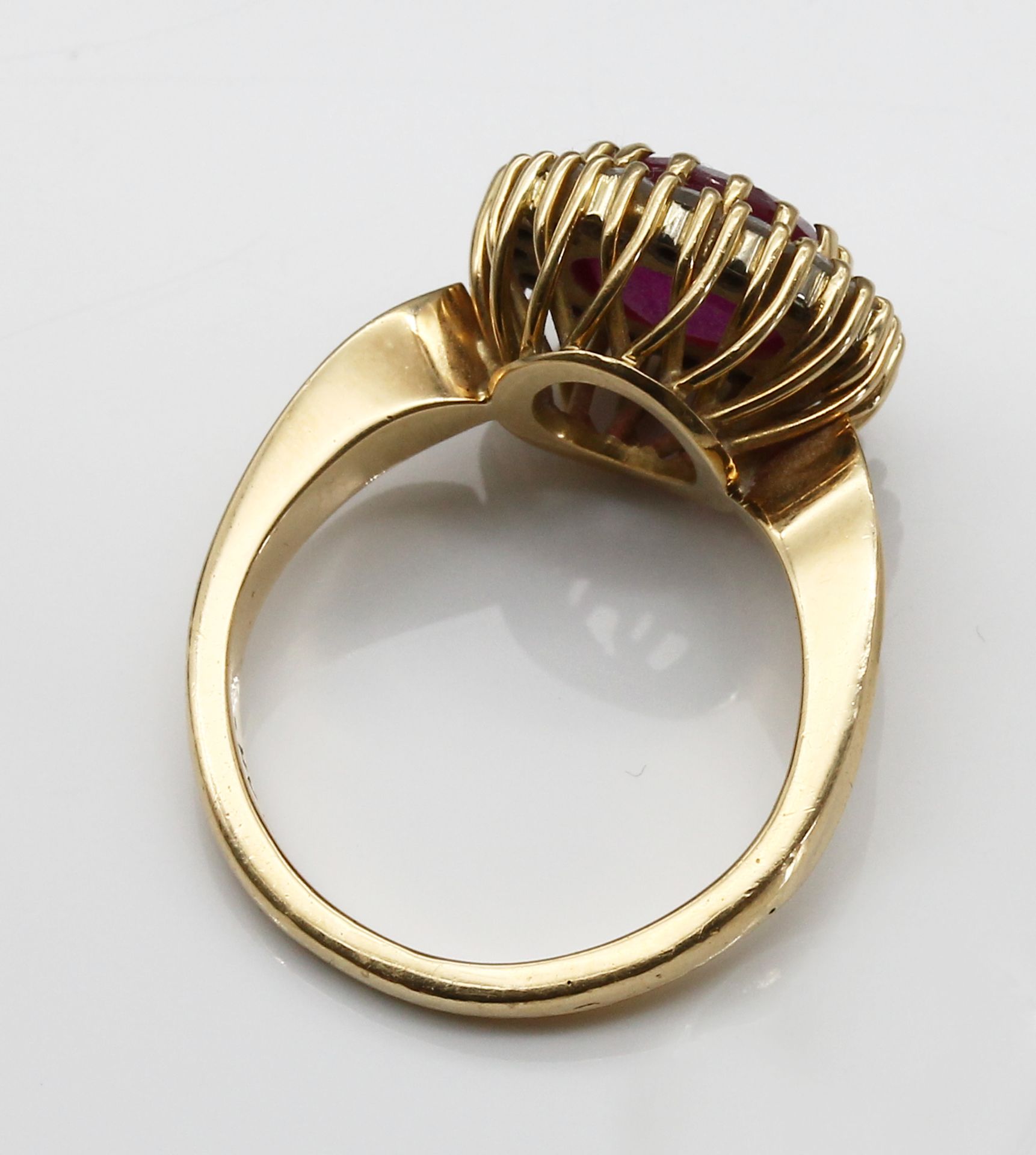 18 kt Gold Rubin-Brillant-Ring, GG 750/000,ovalfacett. - Image 3 of 4