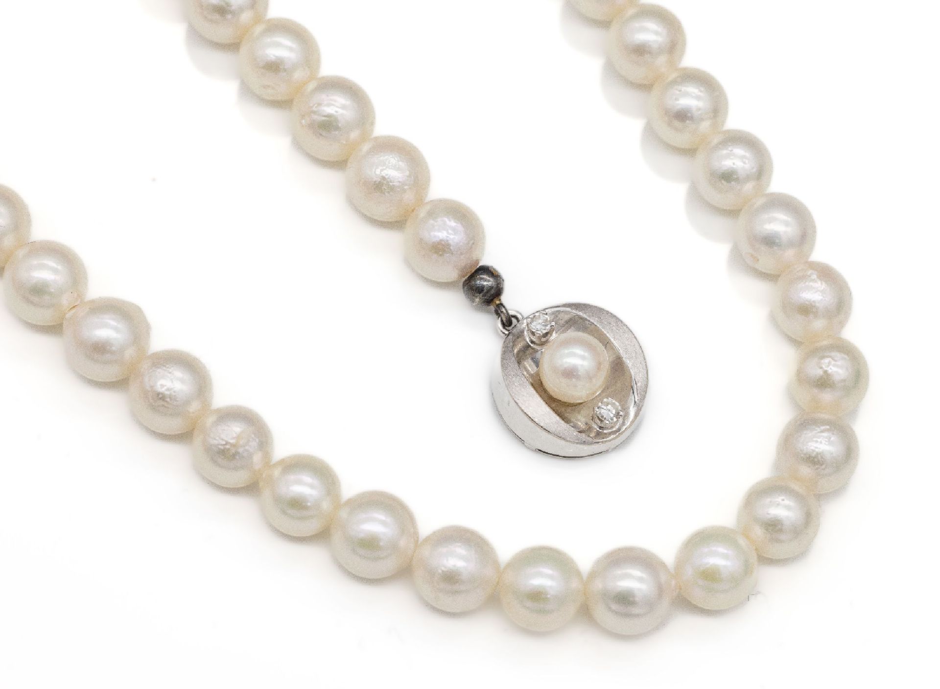 Lange Perlenkette,   Schließe WG 585/000 mit 2 kl.