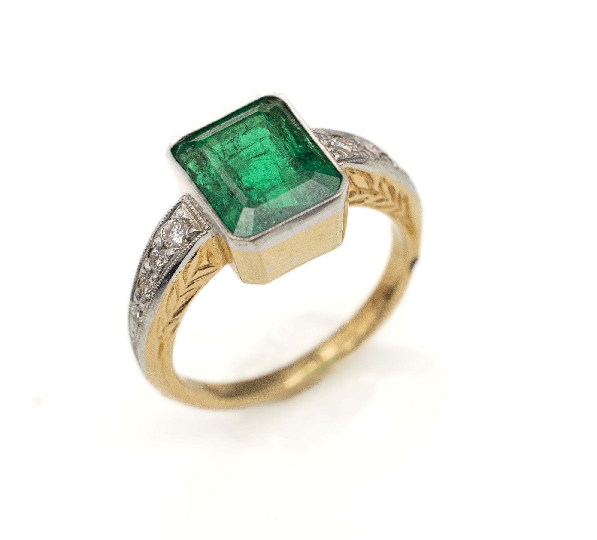 18 kt Gold Smaragd-Brillant-Ring,   GG 750/000, mittig