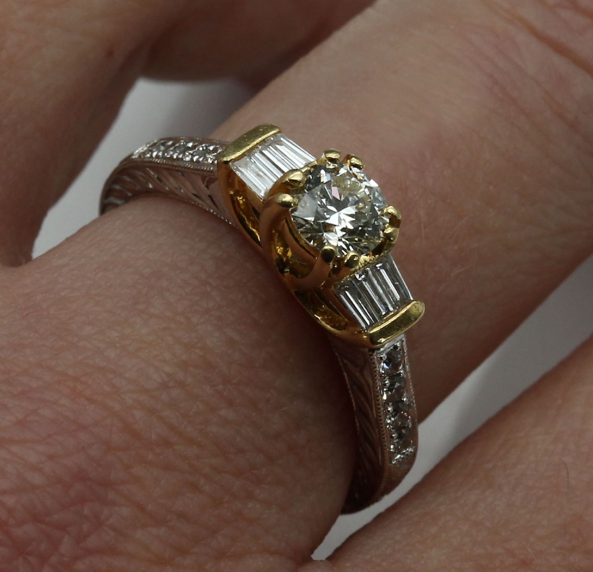 18 kt Gold Diamant-Ring,   GG/WG 750/000, mittiger - Bild 3 aus 3