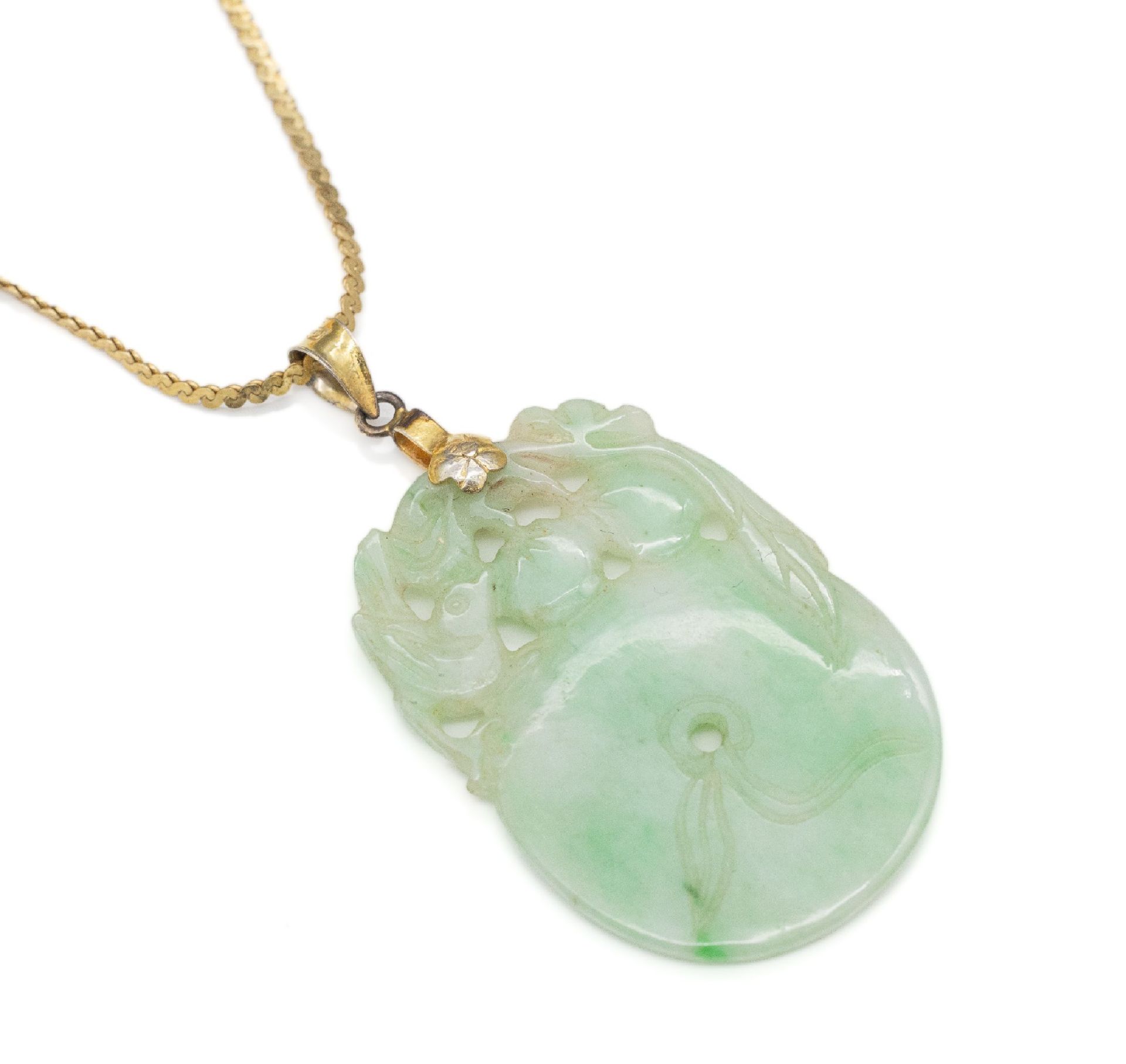 Jade-Anhänger mit 14 kt Gold GG 585/000-Kette,  GG