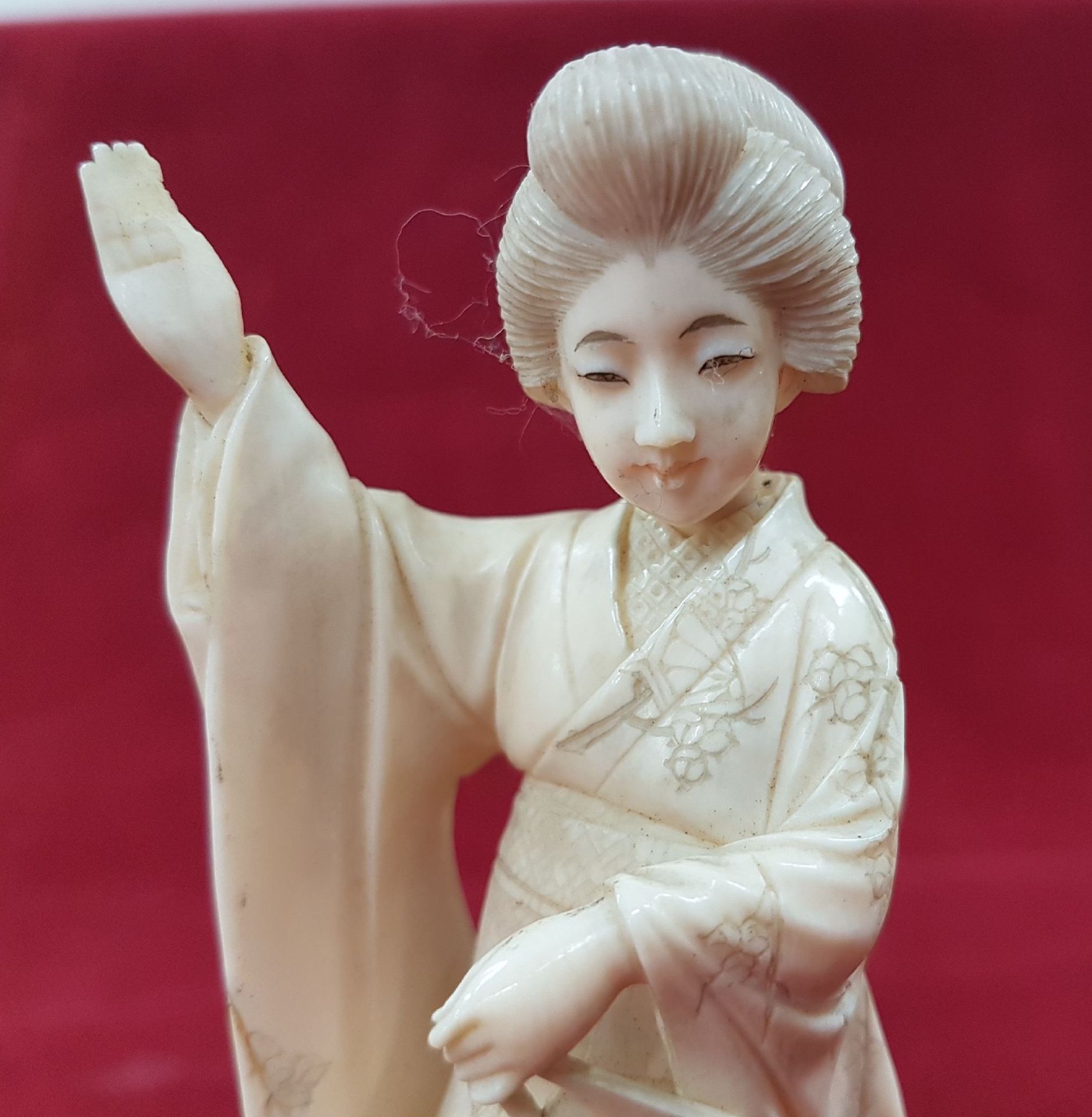 Elfenbeinskulptur einer Geisha, Japan, um 1900, mit - Image 7 of 9