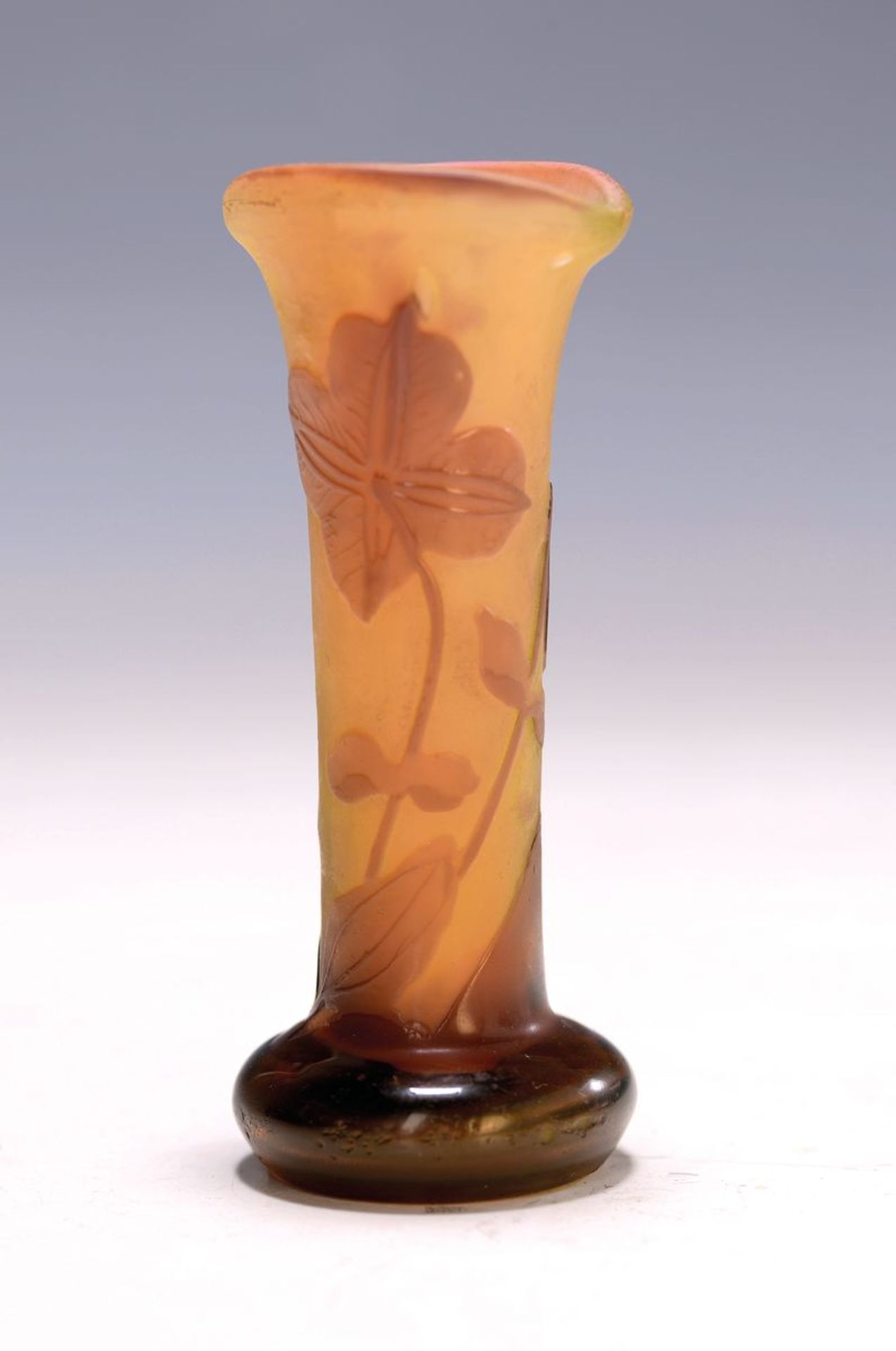 Kleine Vase, Gallé, um 1900, farbloses Schichtglas,