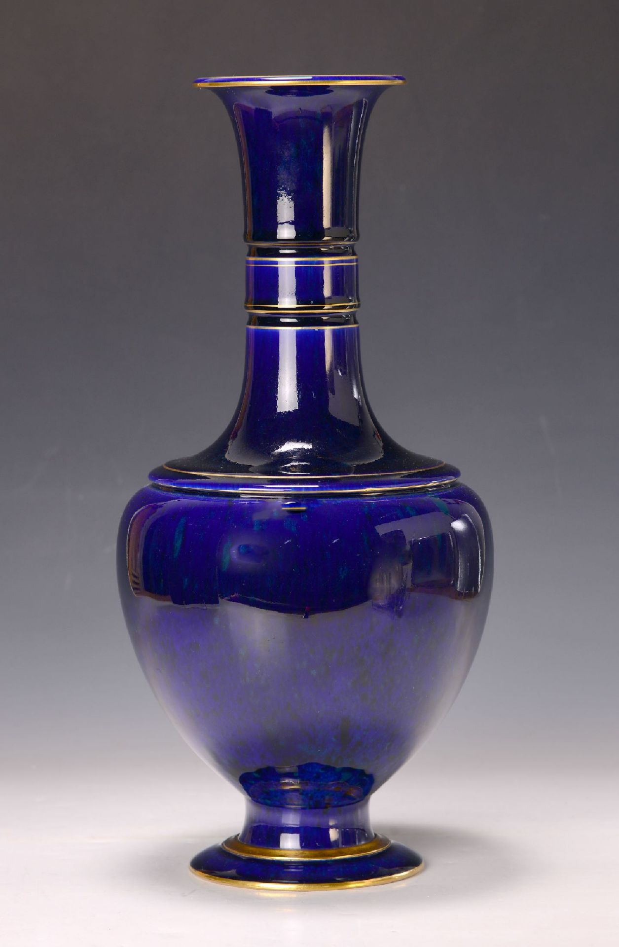 Große Vase, Sevres, um 1900,  Porzellan, stiiltyp.