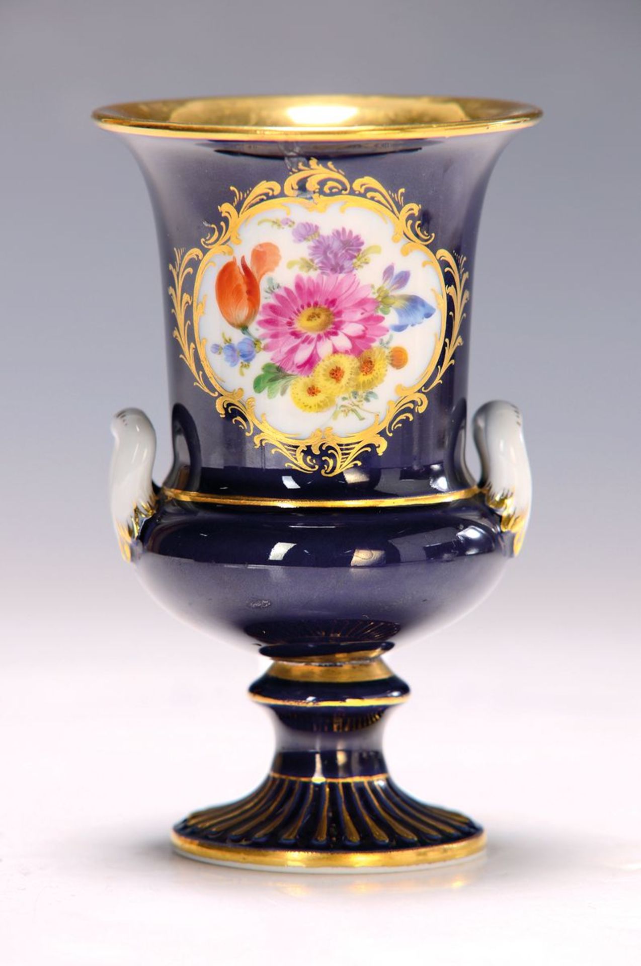 Amphorenväschen, Meissen, um 1900,  kobaltblauer Fond,