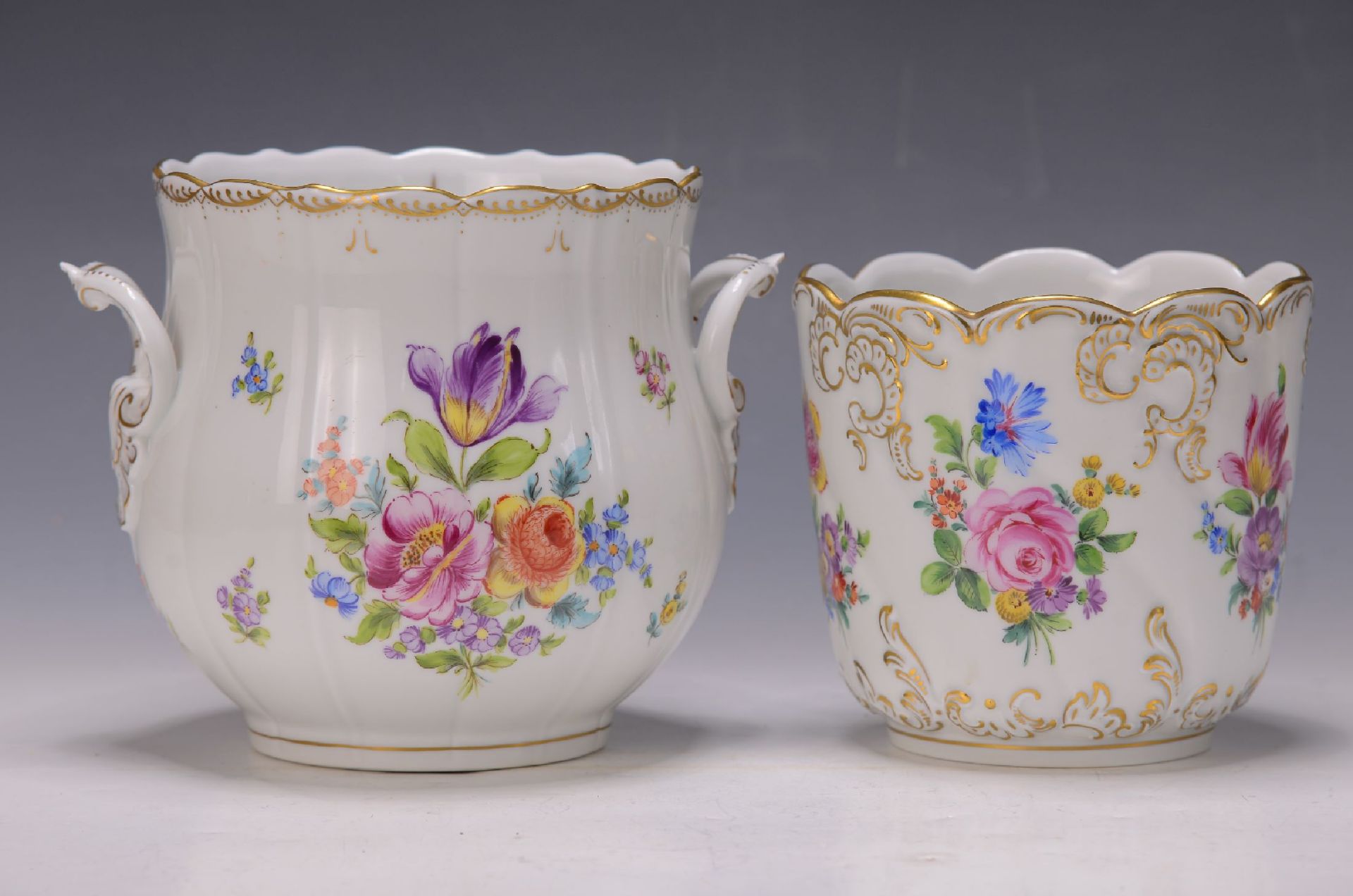 2 Cachepots, Dresden, um 1900-10,  Porzellan, reliefiert,