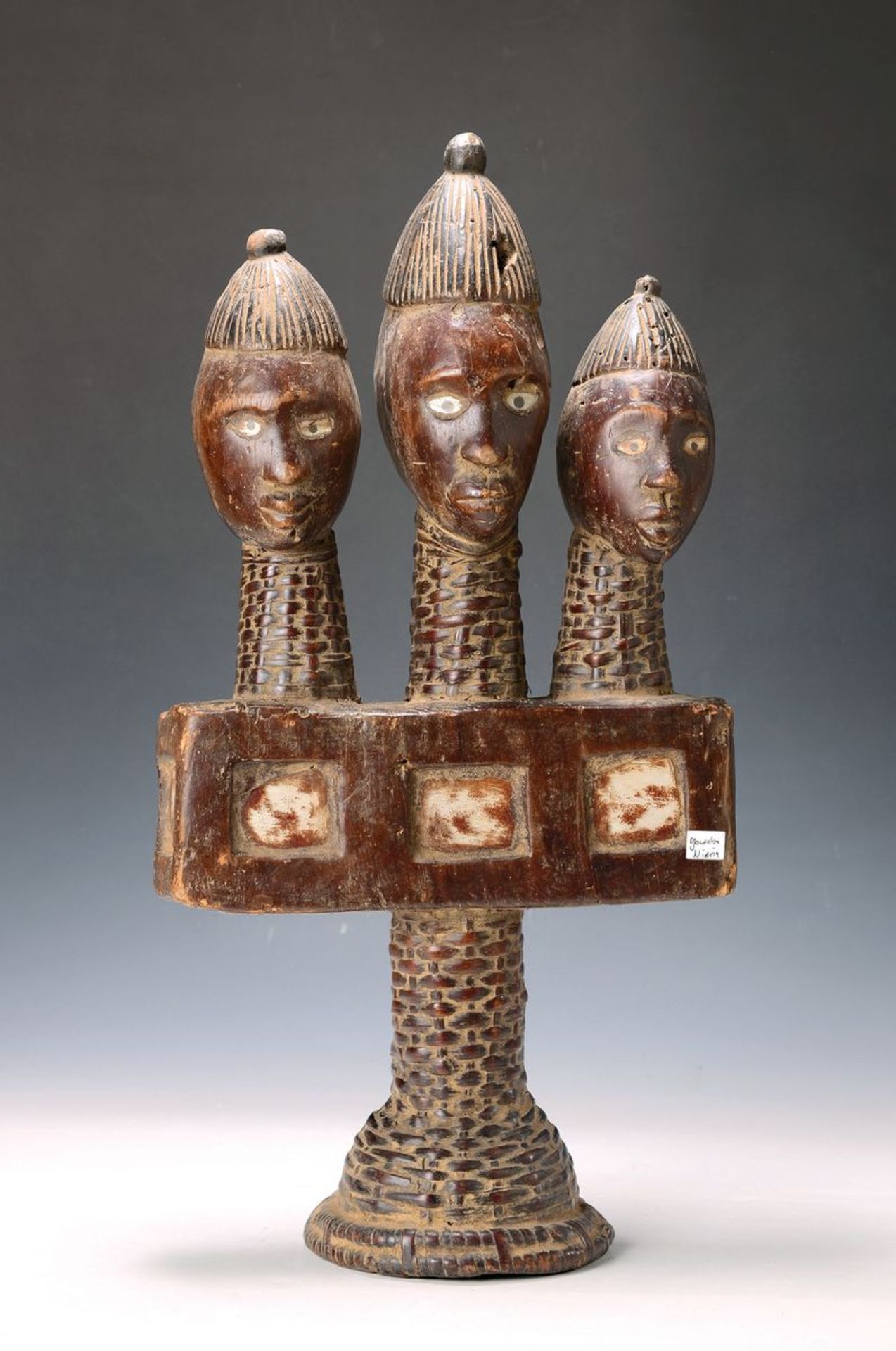 Mehrköpfige Kraftfigur, Yoruba, Nigeria, 20.Jh., Holz