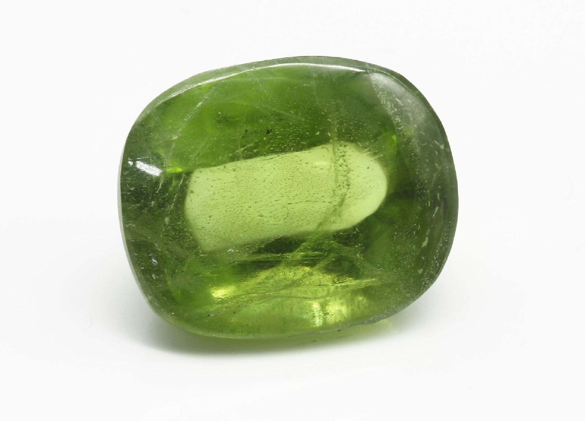 Loser Peridot-Cabochon ca. 44.05 ct Schätzpreis: 2600, -