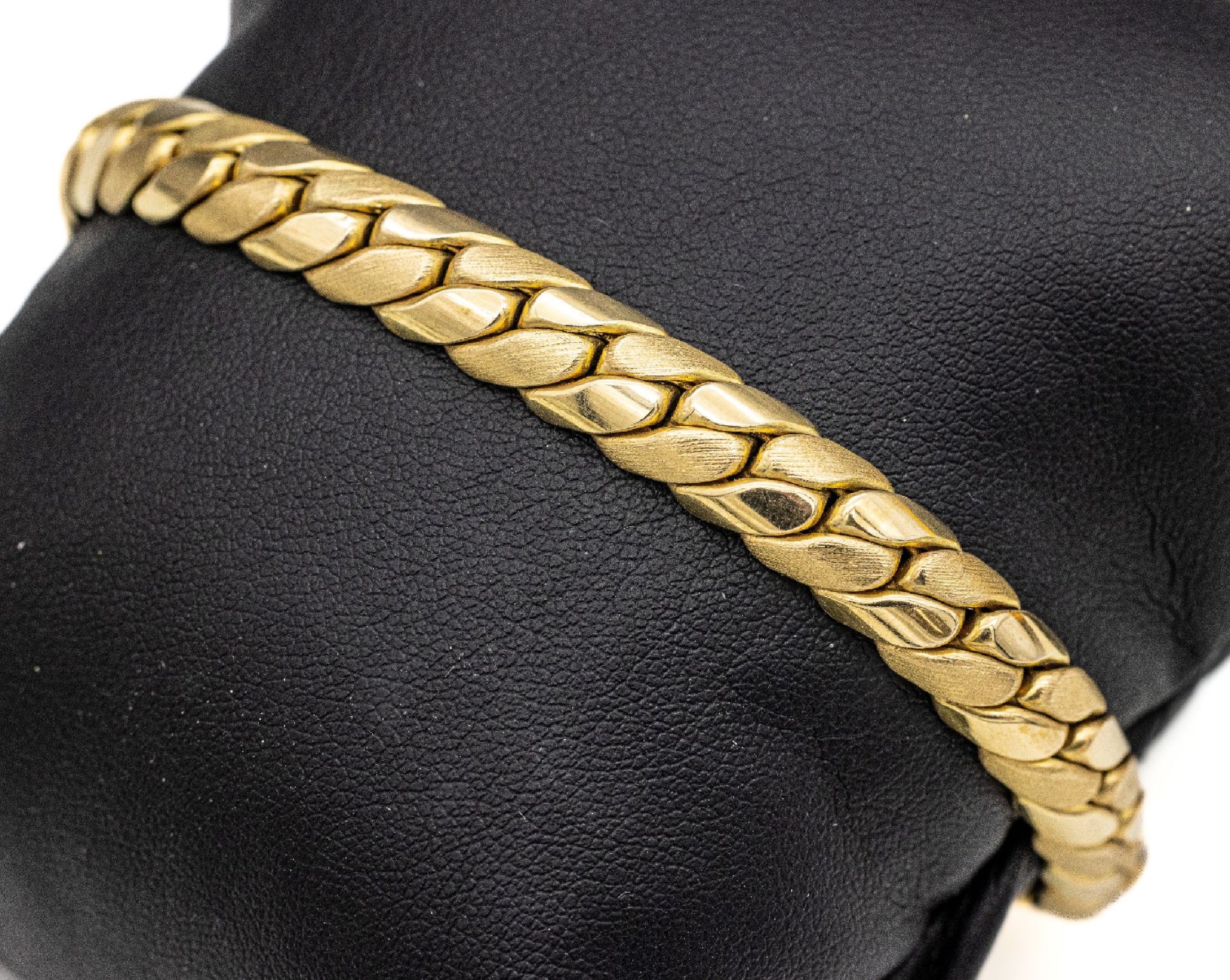 14 kt Gold Armband, GG 585/000, z.T. mattiert bzw.