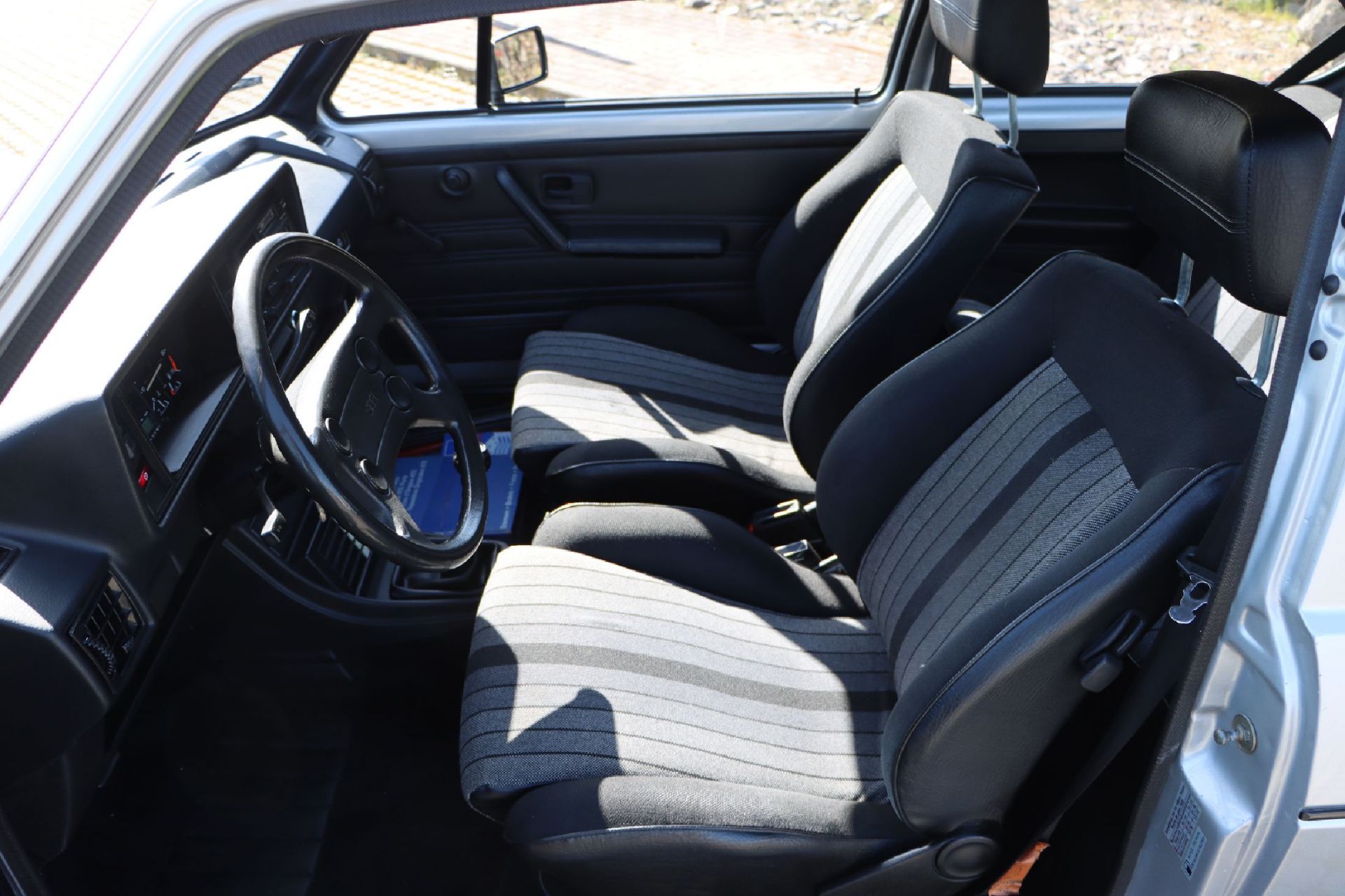 VW 1er Golf GTI, Fahrgestellnummer: WVWZZZ17ZDW654014, EZ - Image 5 of 7