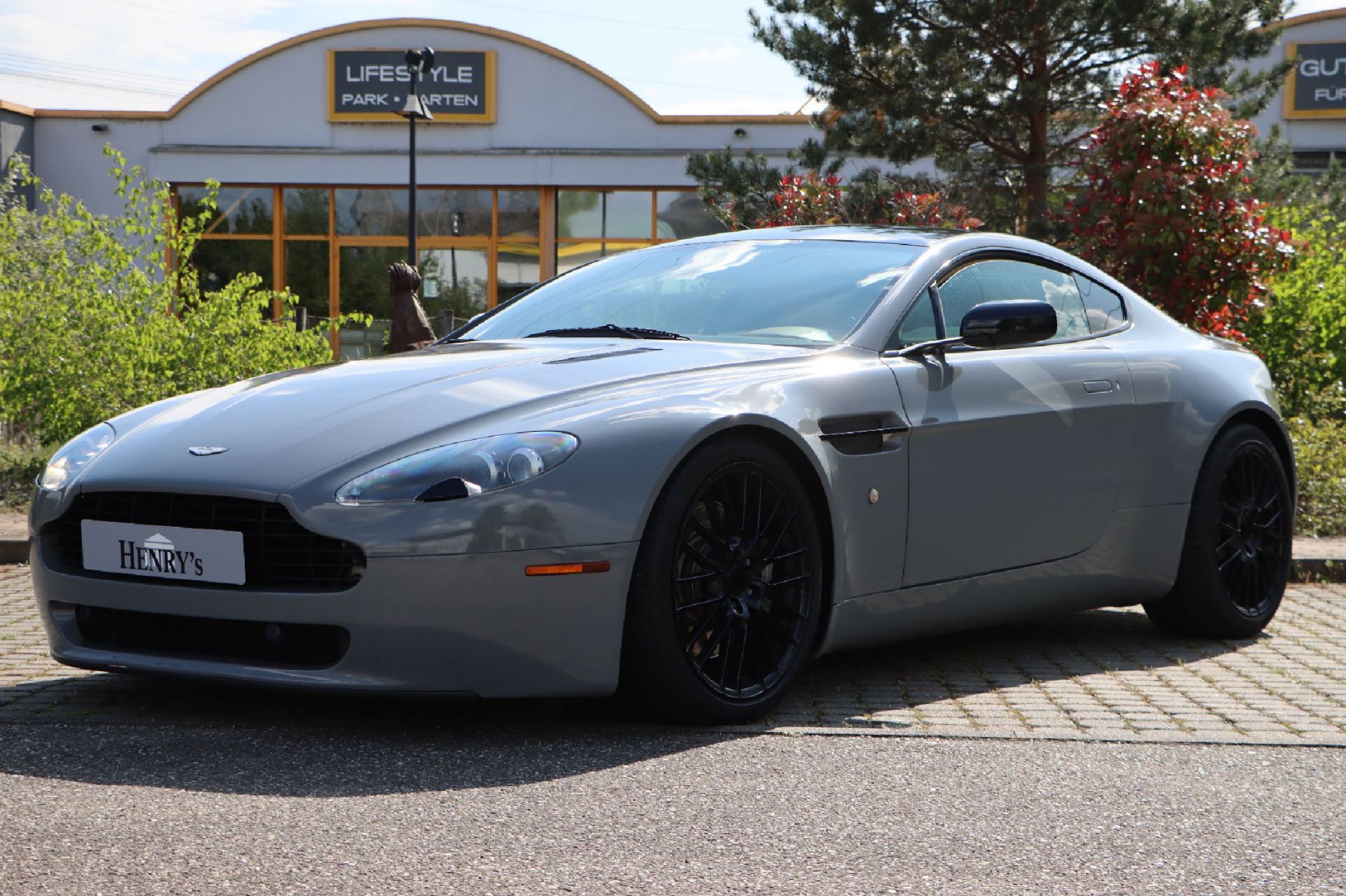 Aston Martin V8 Vantage Coupé,  Fahrgestellnummer: