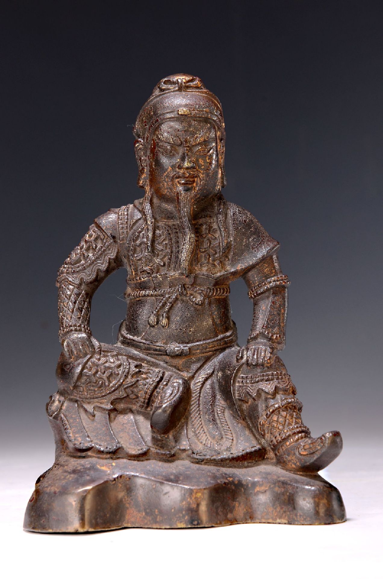 Ausdrucksstarke Wächterfigur, China, 17./18. Jh.,  Bronze,