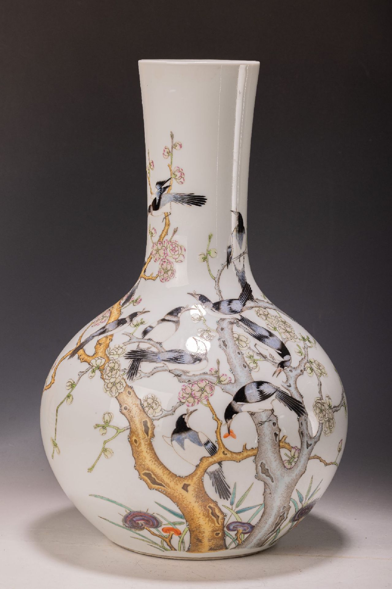 Vase, China, 2.Hälfte 20.Jh., Porzellan, weiß glasiert,