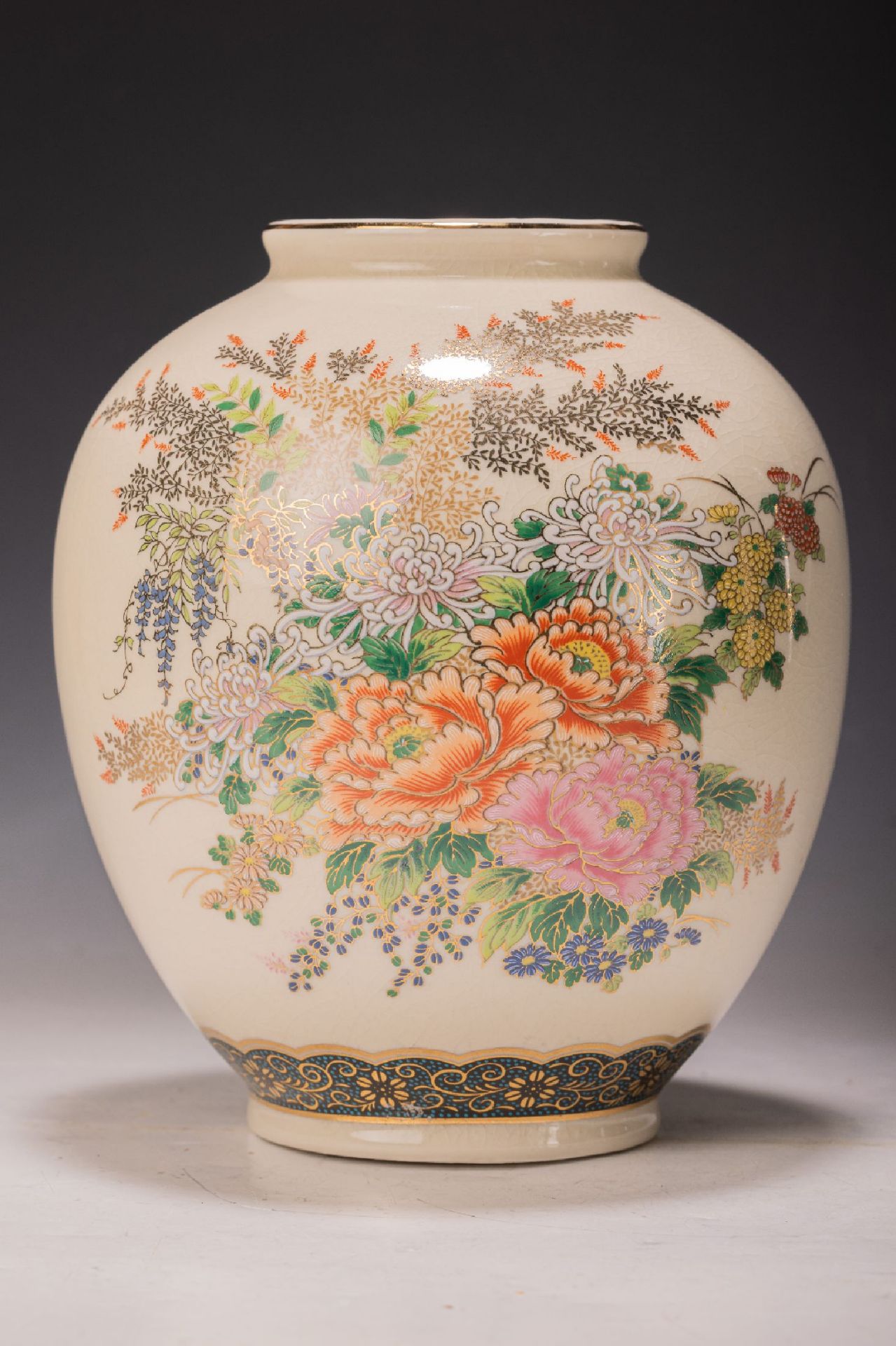 Vase im Satsuma-Stil, Japan, 2. Hälfte 20.Jh. , heller