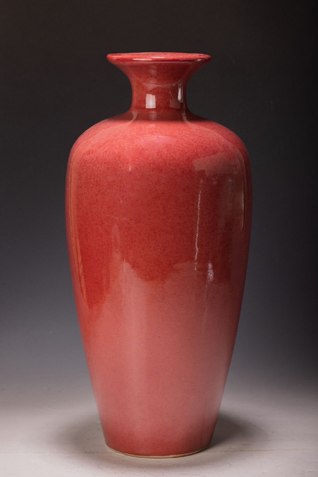 Ochsenblut-Vase, China, 20.Jh., Keramik, rote