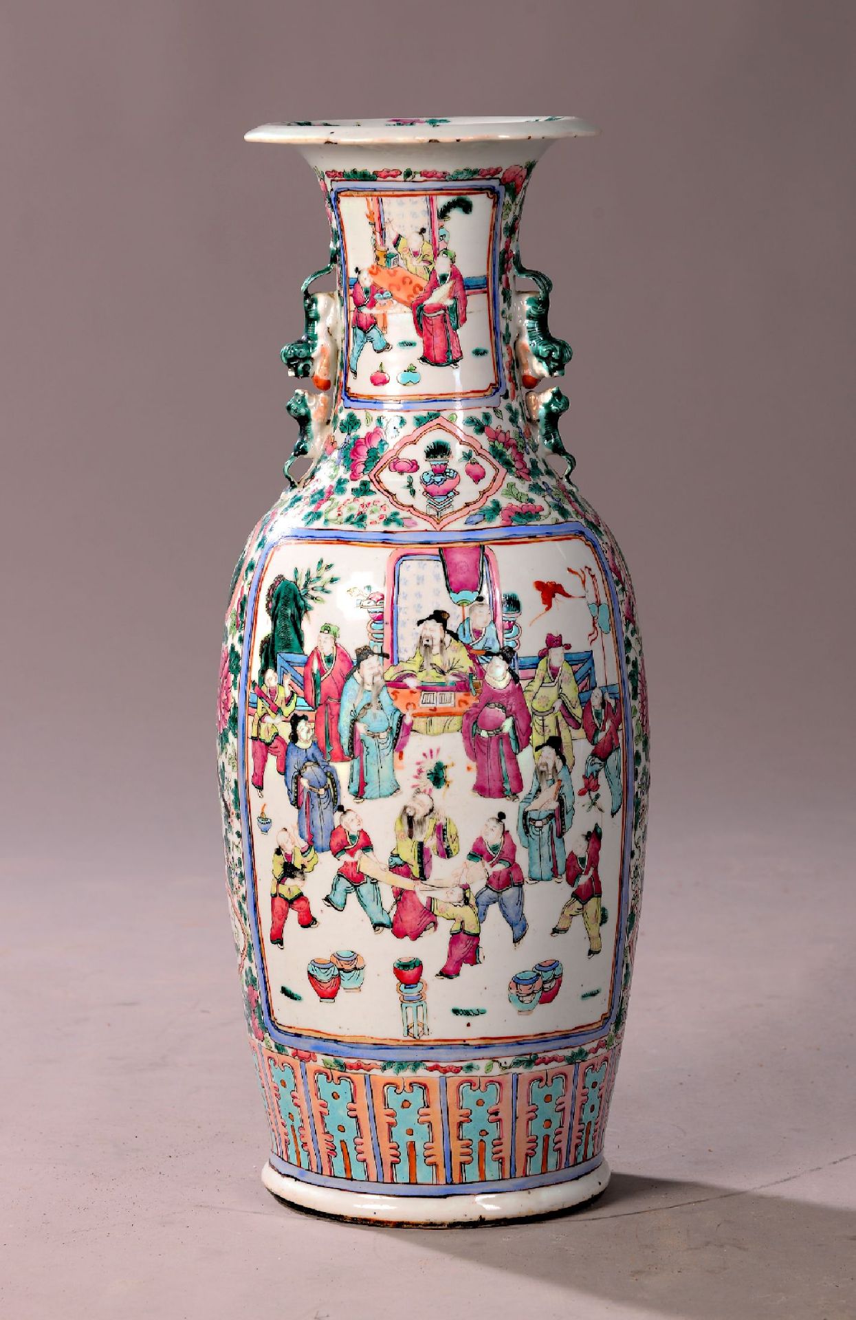 Bodenvase, China, späte Quing/Ende 19.Jh.,  Porzellan,