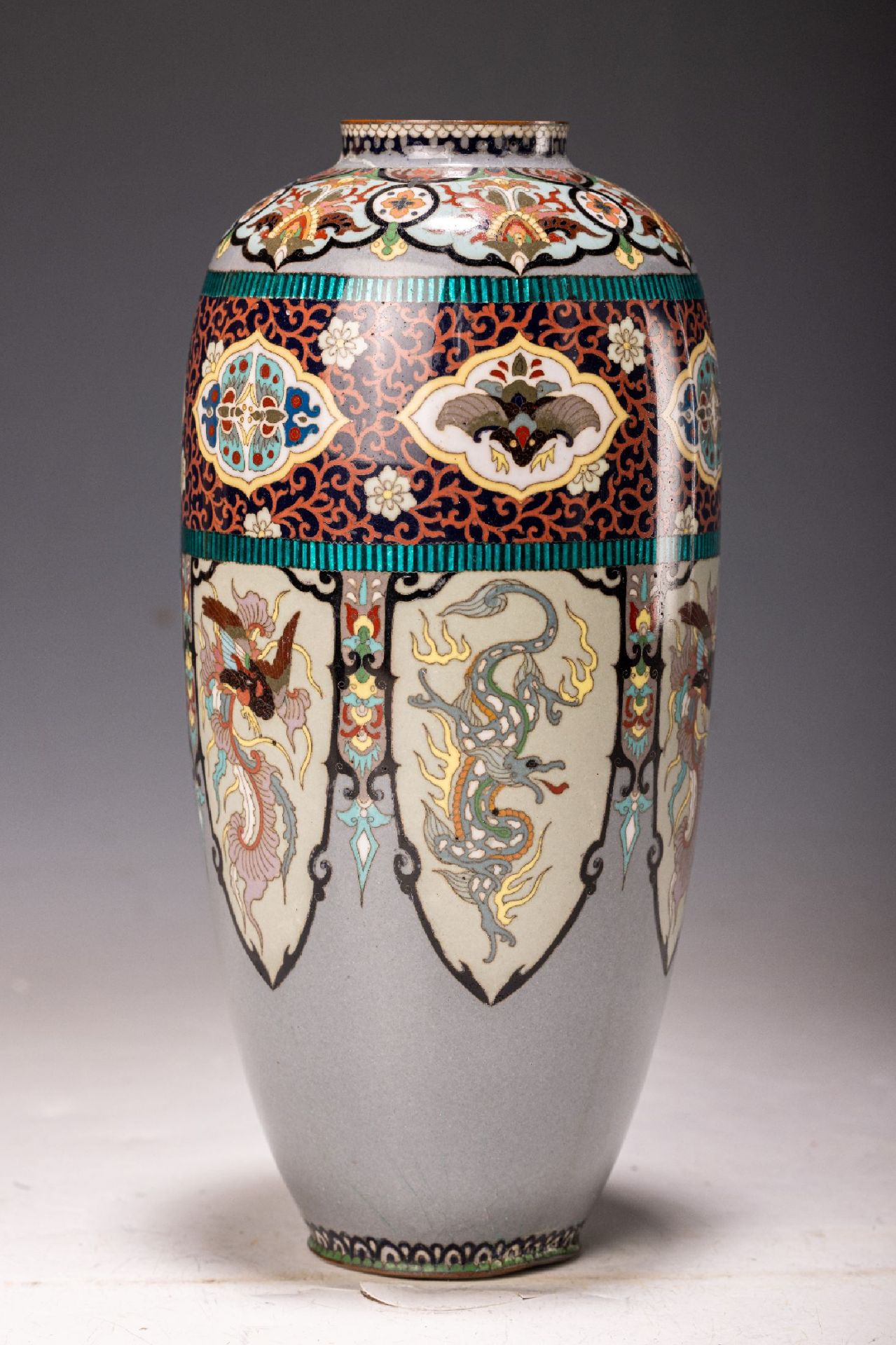 Cloisonné-Vase, Japan, Meiji-Zeit (1868-1912) , flächig