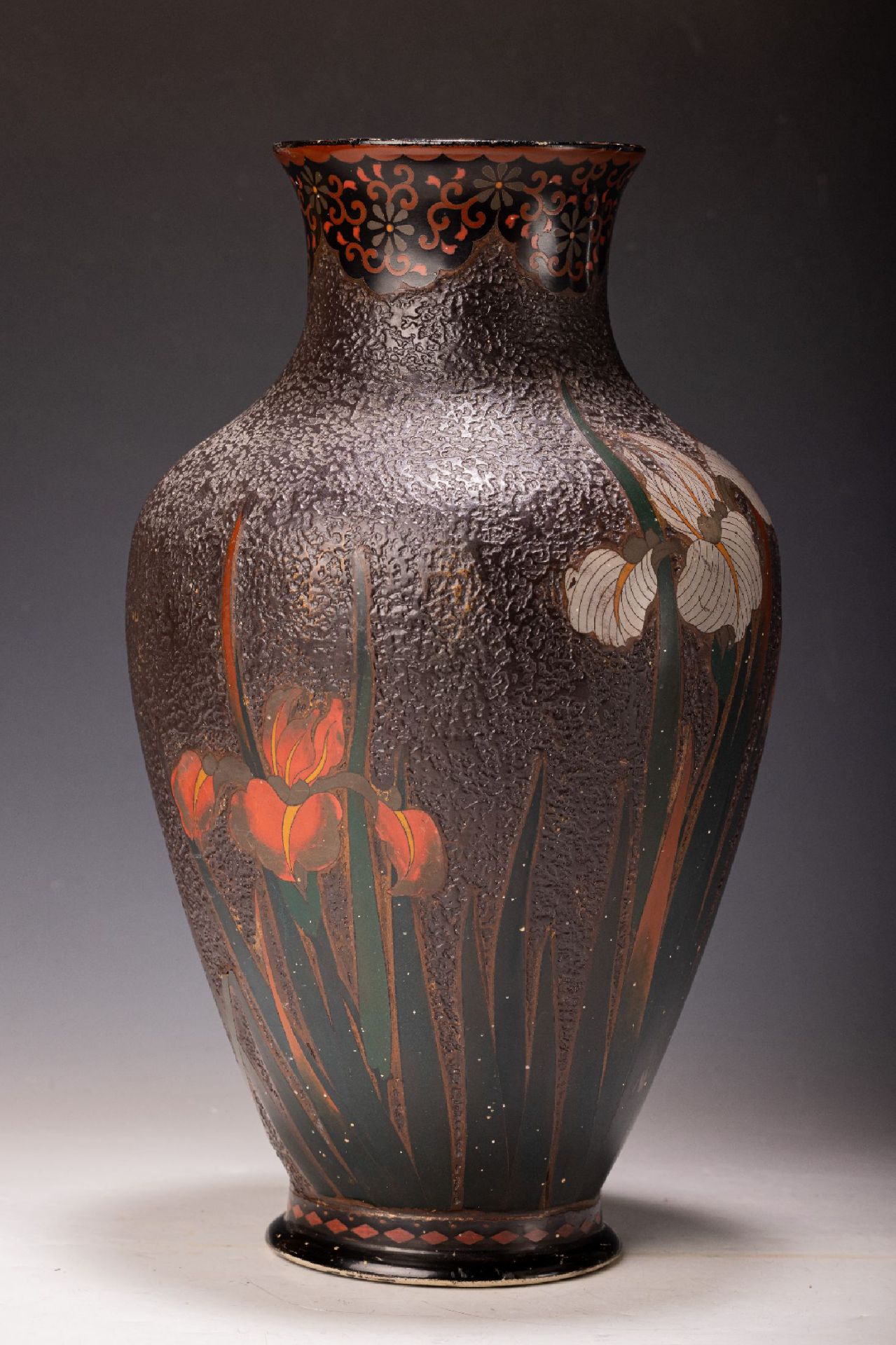 sog. 'Tree-Bark' Totai-Cloisonné-Vase, Japan, Meiji-Zeit