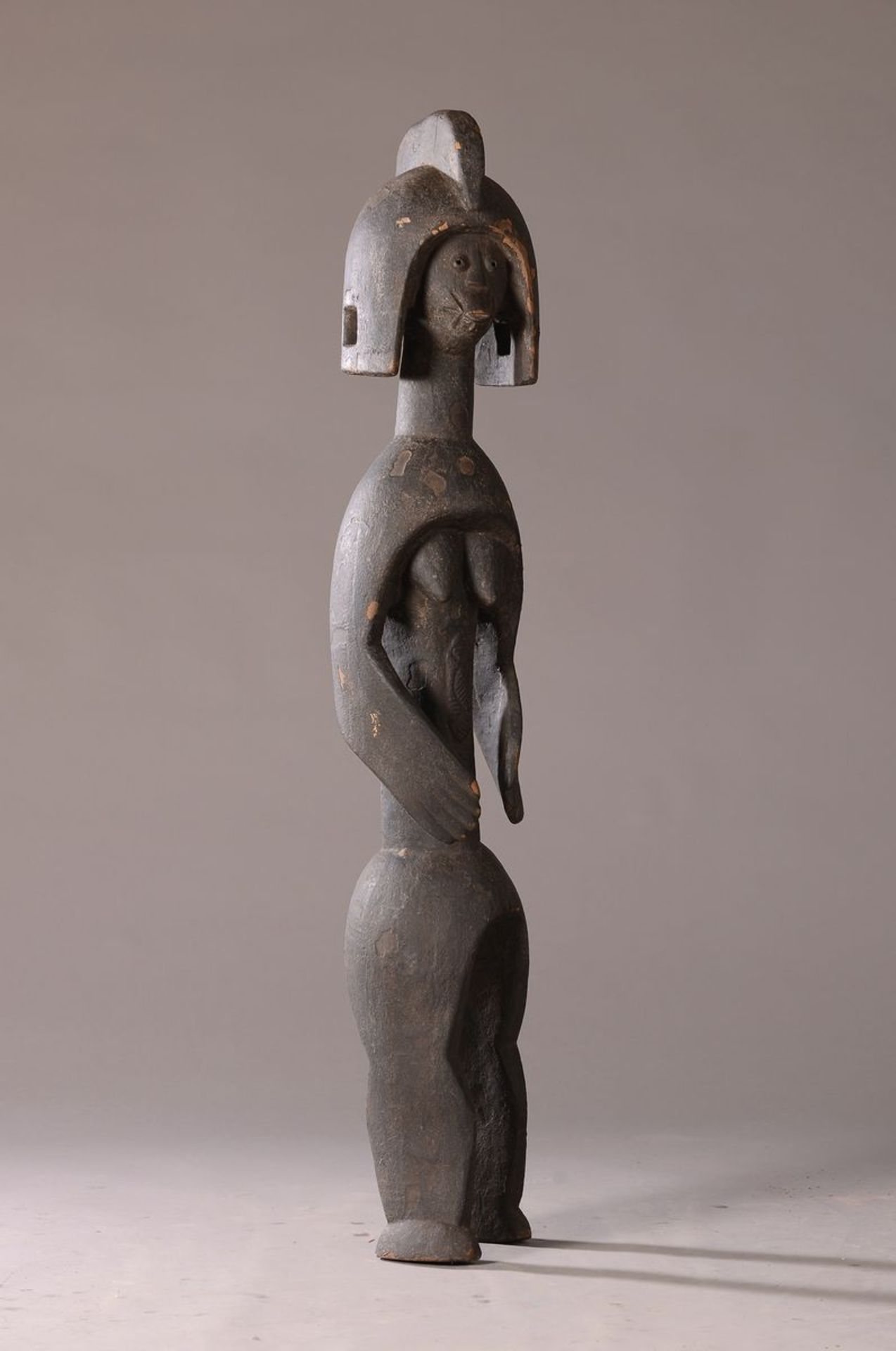 Große weibliche Figur, Mumuye, Nigeria, Mitte 20. Jh.,