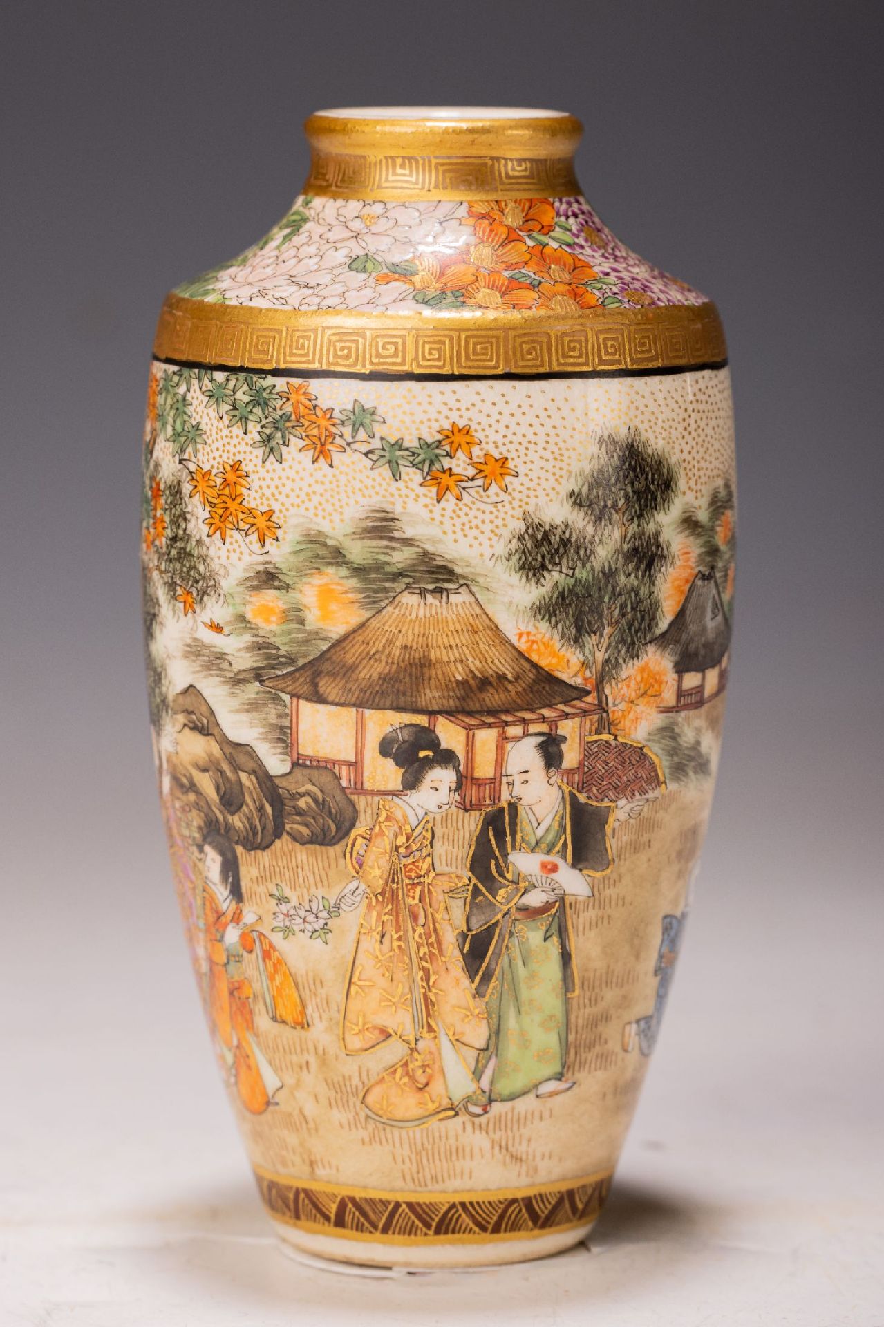 Kleine Satsuma-Vase, Japan, Meiji-Zeit (1868-1912),  typ.