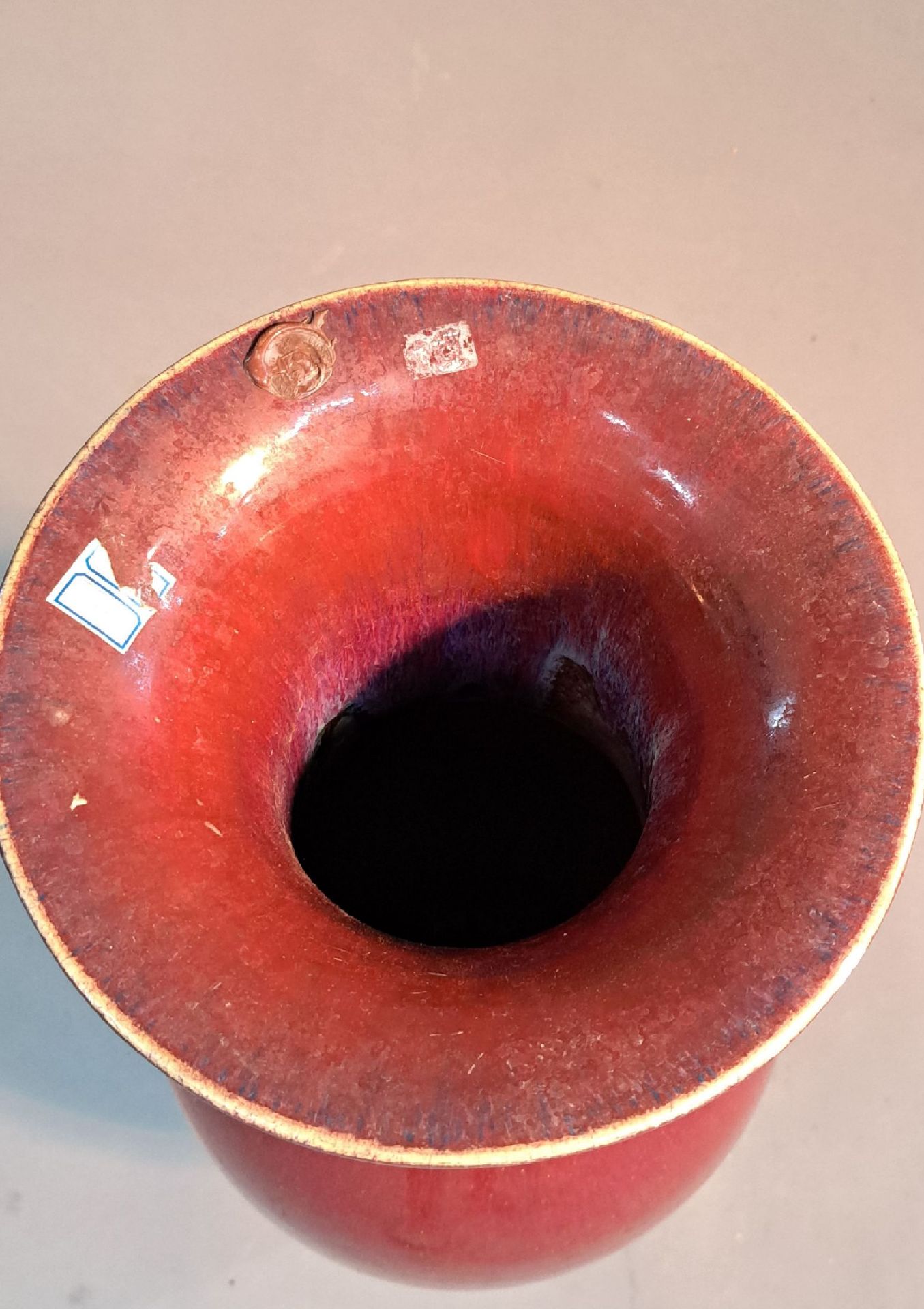 Große Sang-de-Boeuf-Vase, China, späte Qing -Zeit/19.Jh., - Bild 2 aus 4