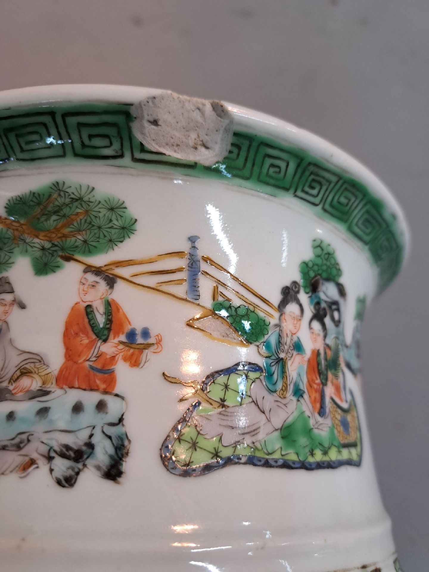 Famille verte-Bodenvase, China, späte Quing/um 1900, - Bild 7 aus 9