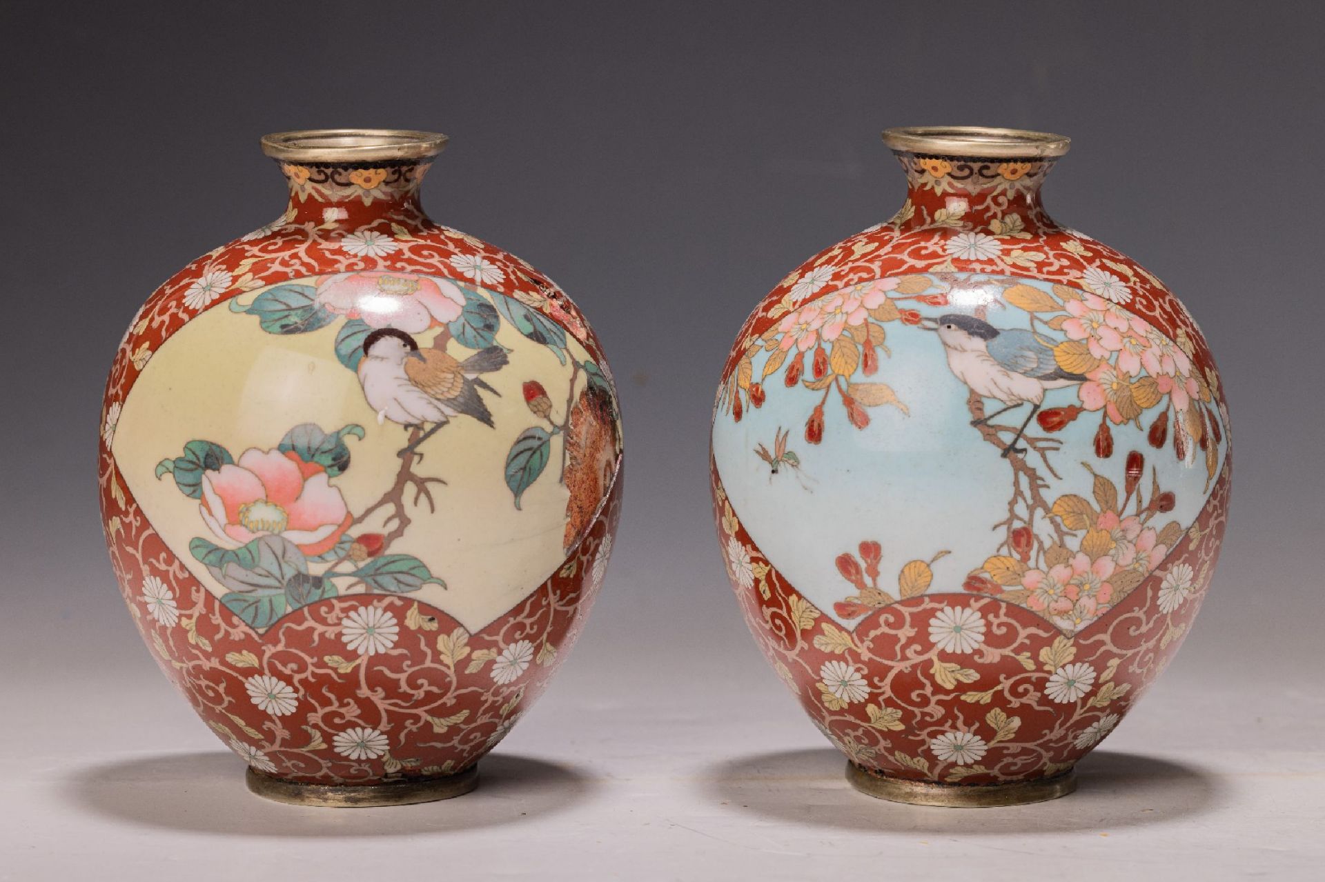Paar Cloisonne-Vasen, Japan, Meiji-Zeit, um 1880/90,