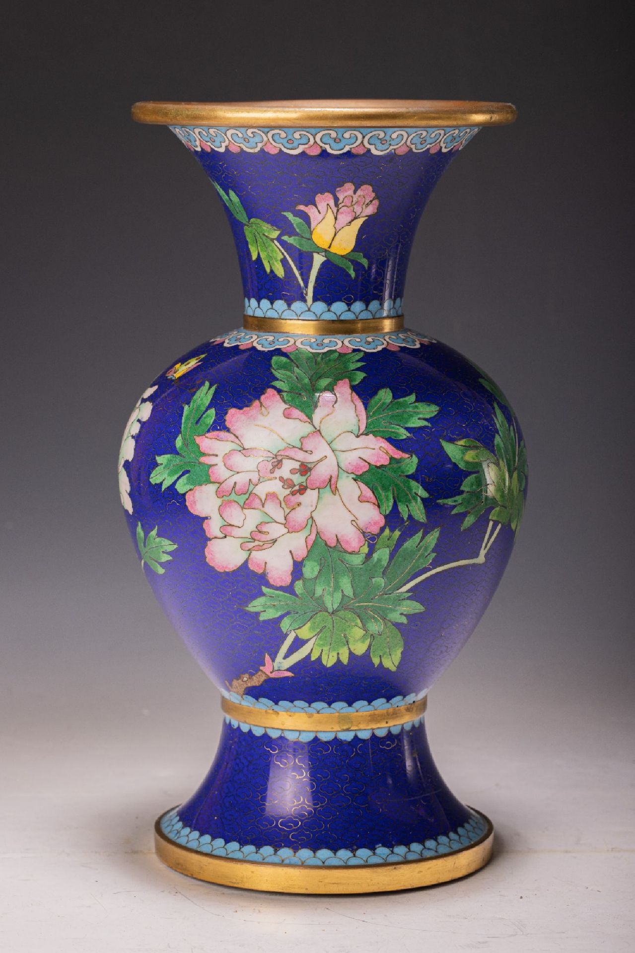 Cloisonné-Vase, Japan, späte Meiji-Zeit,  Himmelblauer