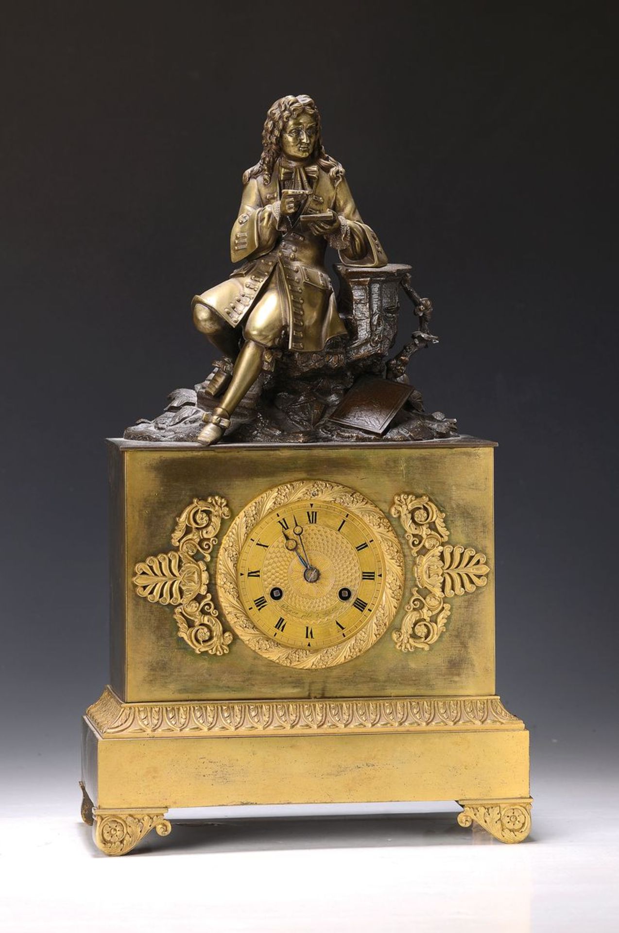 Pendule, Frankreich um 1820, verziertes Bronzegehäuse,