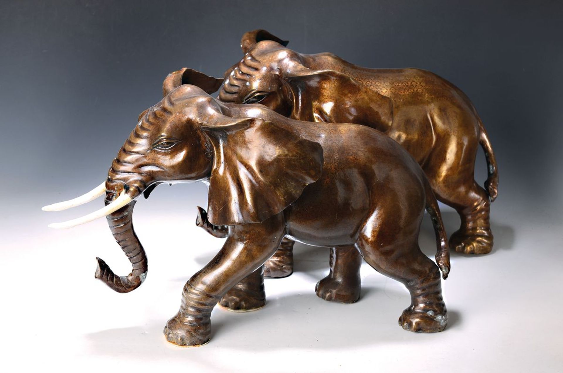 Paar Elefantenskulpturen, China, 20.Jh.,  Bronze,