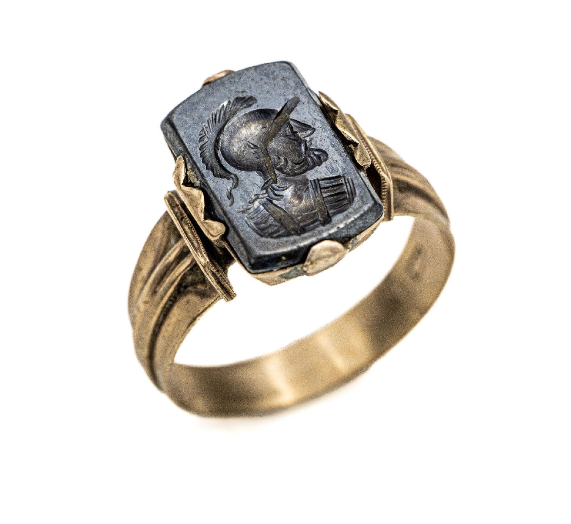 8 kt Gold Ring mit Hämatit-Gemme,   GG 333/000, um 1900,