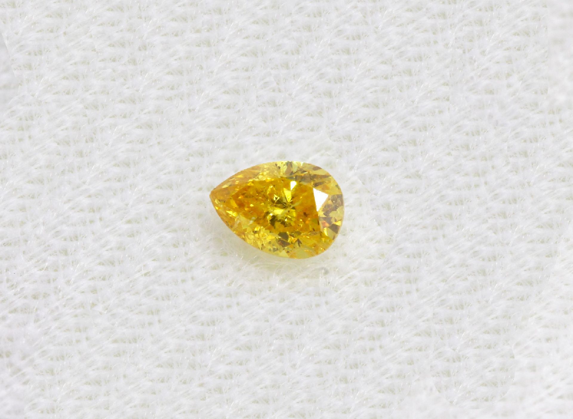 Loser Diamanttropfen, 0.23 ct,   Fancy Vivid Yellow/p1 mit