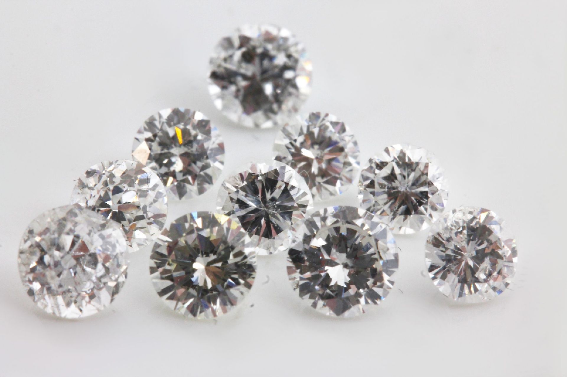 Lot 9 lose Brillanten und 1 Altschliffdiamant zus. ca.