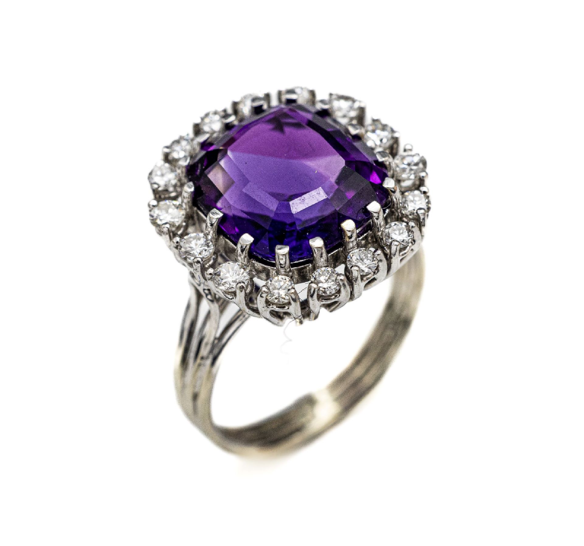 14 kt Gold Amethyst-Brillant-Ring, WG 585/000, mittig