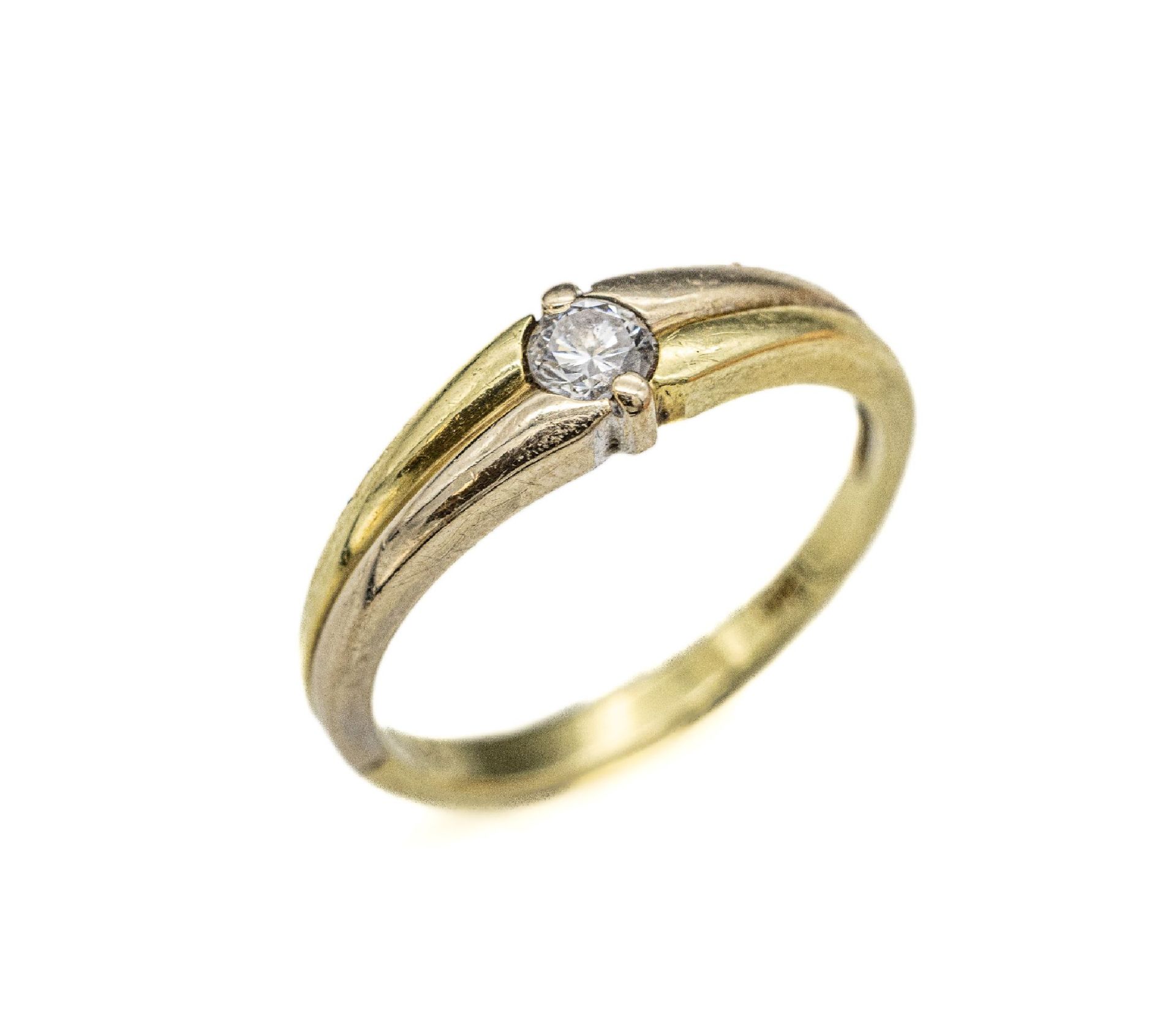 14 kt Gold Brillant-Ring,   GG 585/000, mittig mit einem