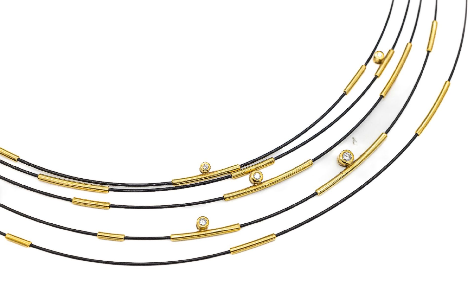 5-rhg. Collier mit Brillanten,   GG 750/000 und Kautschuk,