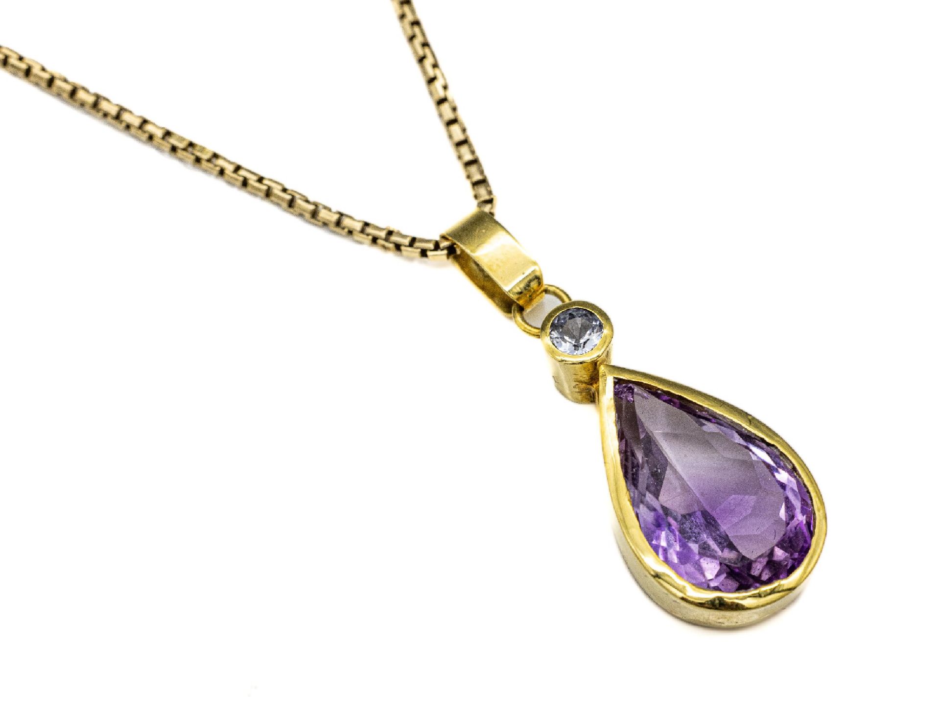 14 kt Gold Amethyst-Anhänger,   GG 585/000, tropfenförmig,