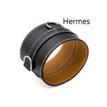 HERMES Armreif, Paris, schwarzes Leder mit verchromten