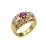 18 kt Gold Rubin-Diamant-Ring, GG 750/000, mittig