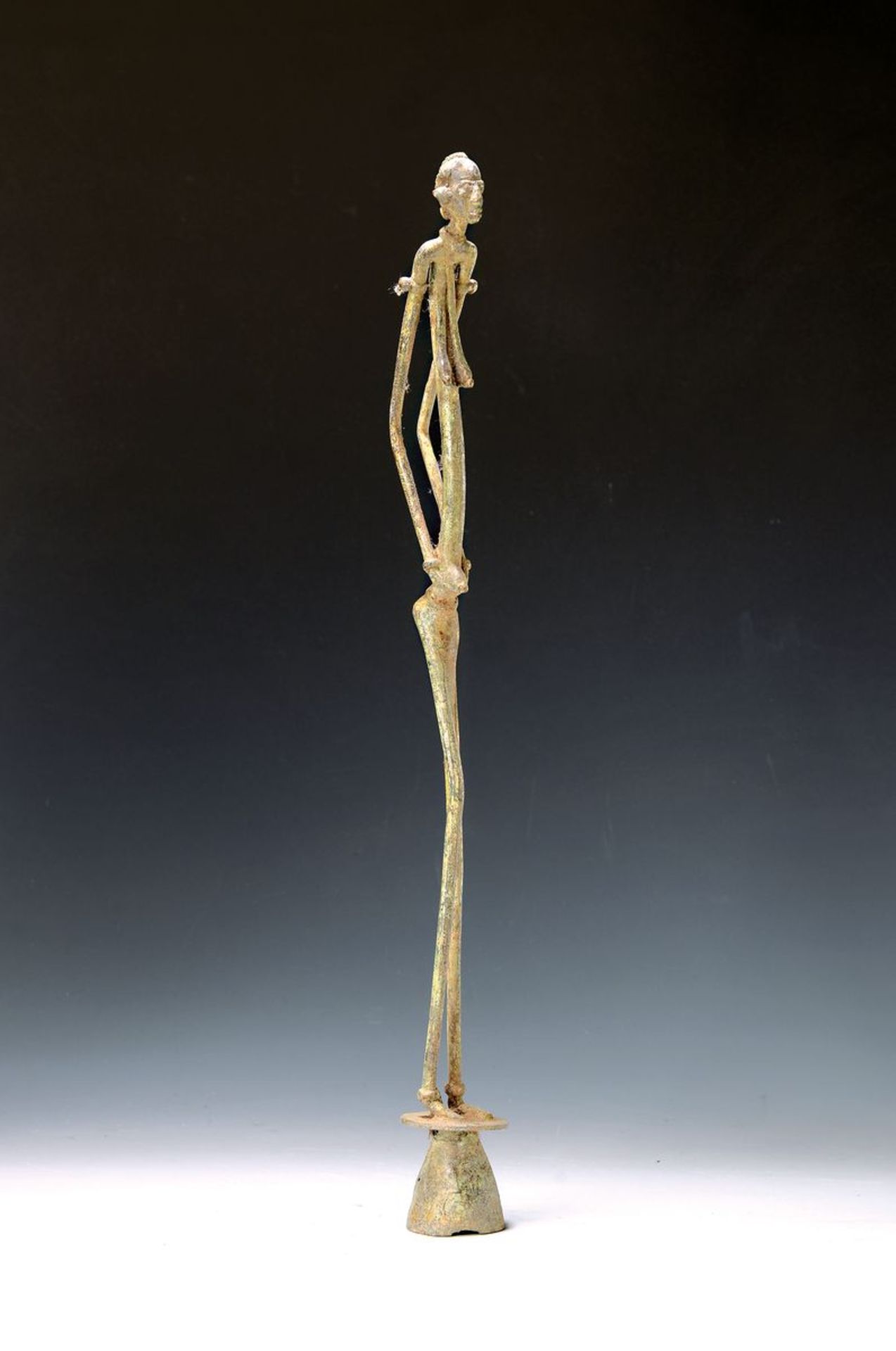Stehende weibliche Figur, Dogon, Mali, 20.Jh., Bronze