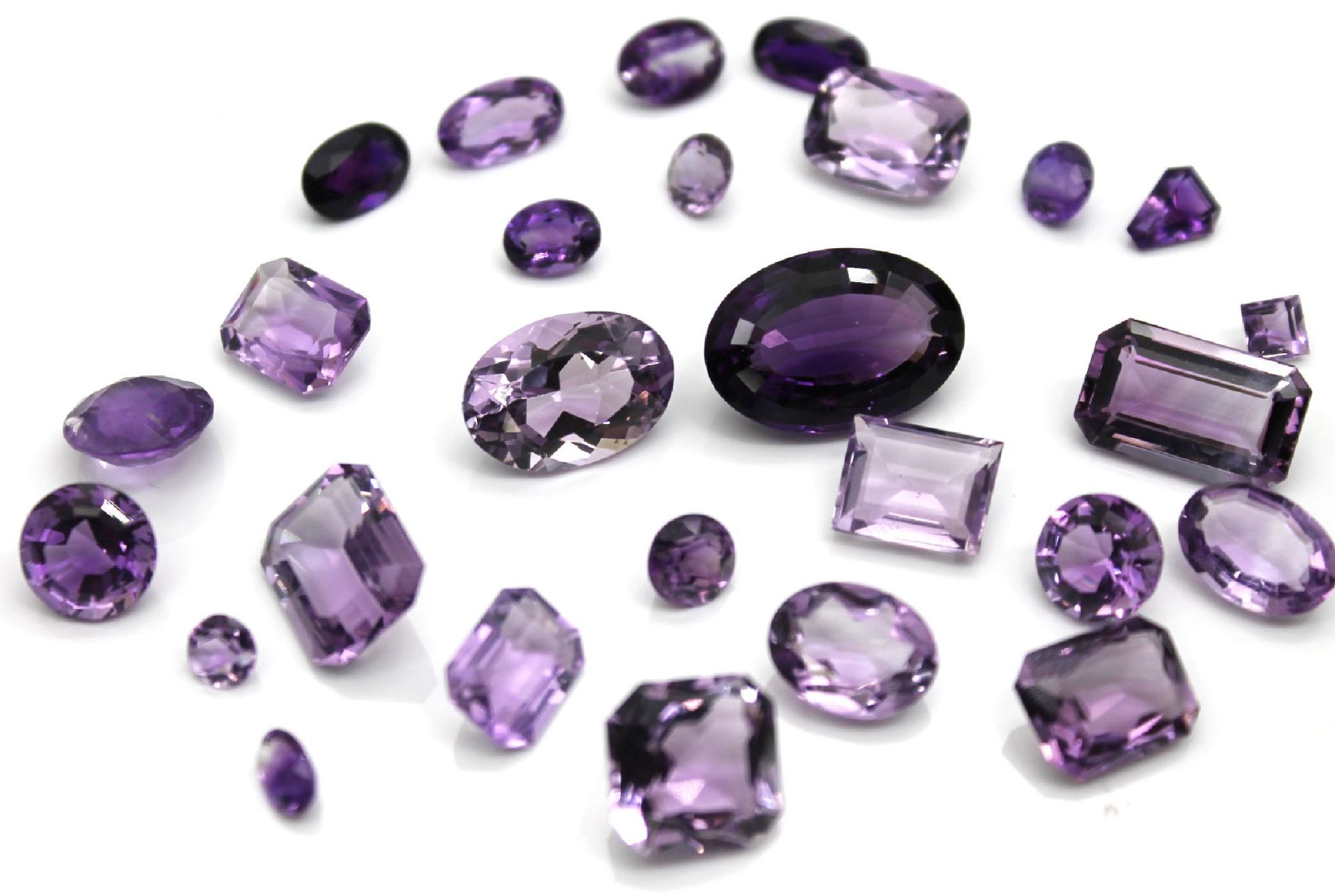 Lot lose Amethyste, zus. ca. 701 ct, versch. Größen und