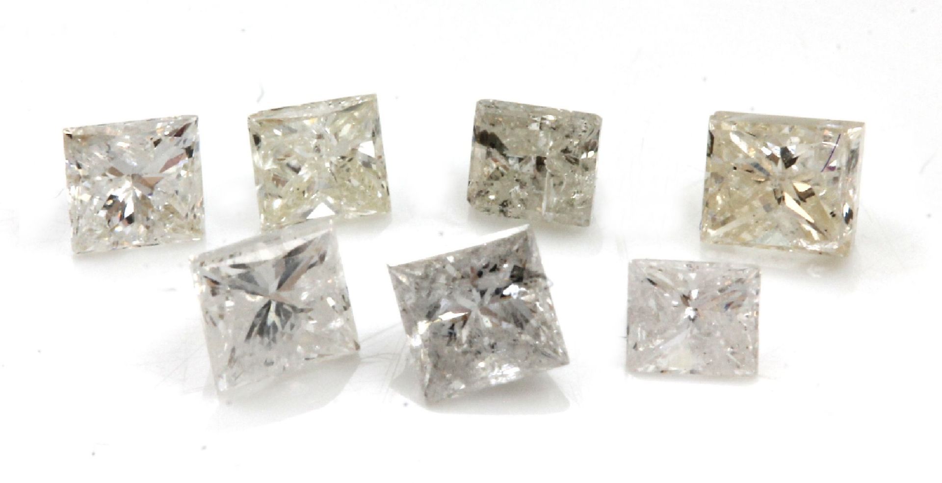 7 Diamanten im Princess Cut zus. 0.74 ct l. get. Weiß/p 1,
